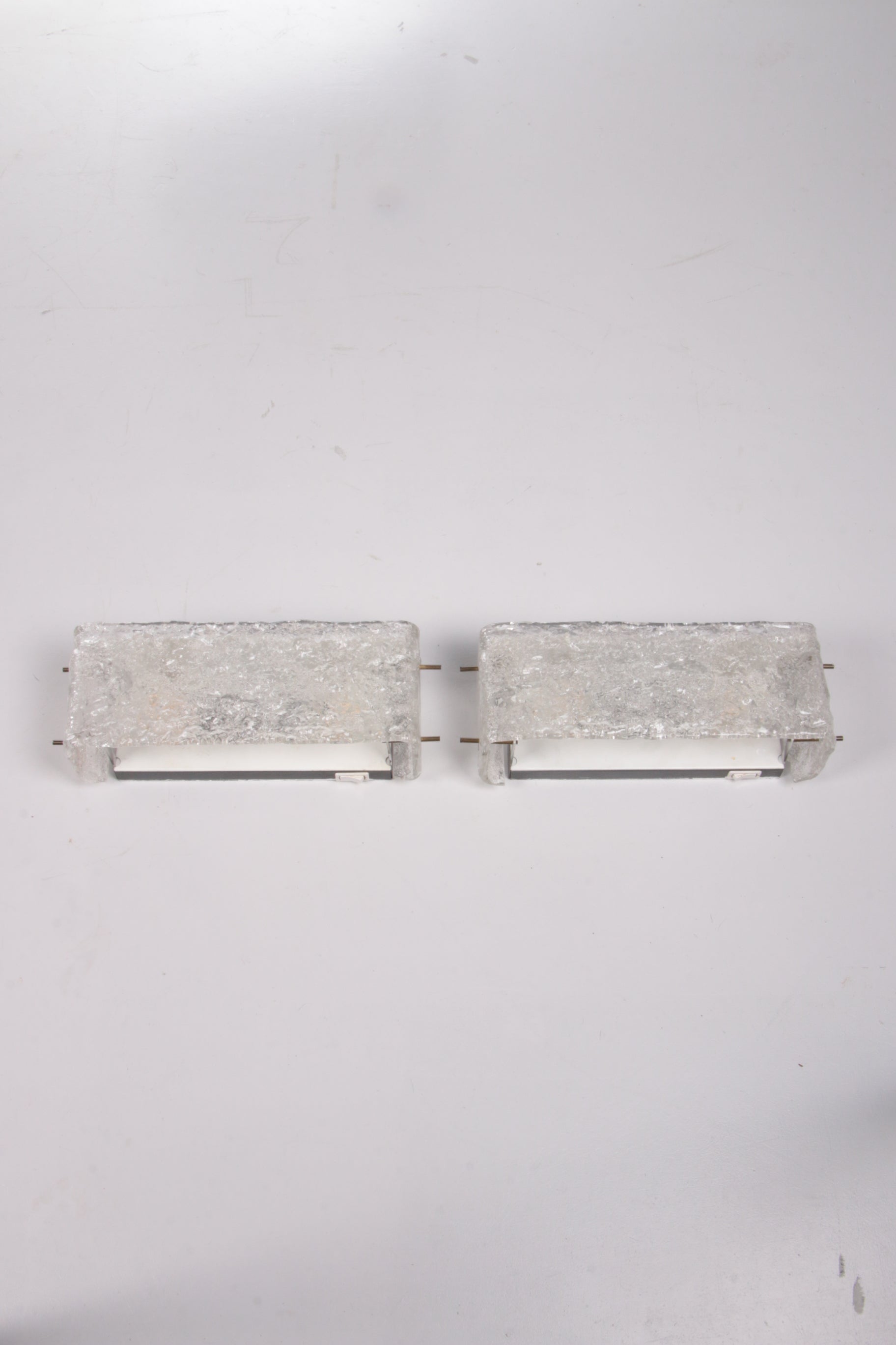 Vintage Set van 2 Kalmar Wandlampen met ijsglas,1960 Duitsland