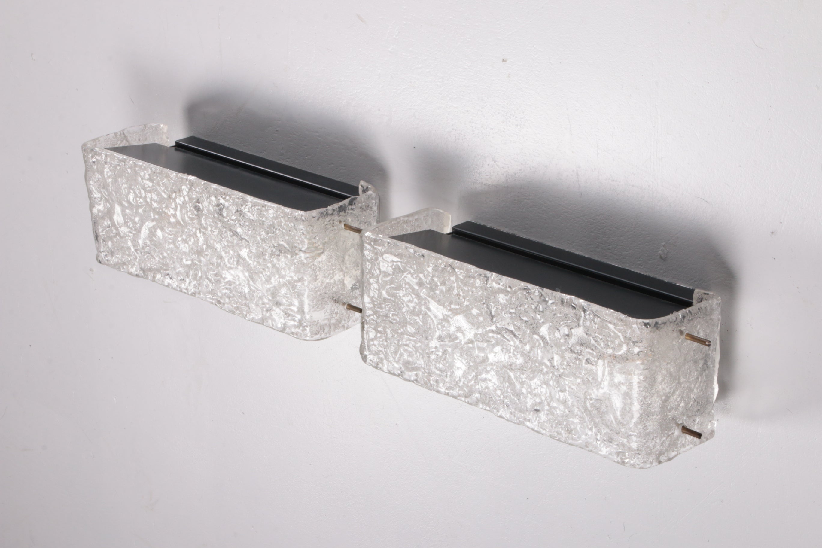 Vintage Set van 2 Kalmar Wandlampen met ijsglas,1960 Duitsland