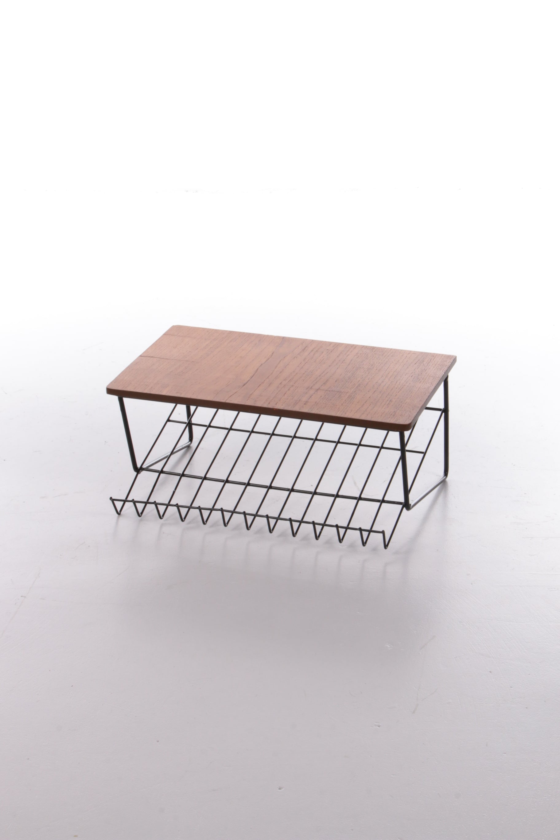 Vintage magazijnrek gemaakt van metaal en Hout jaren60.