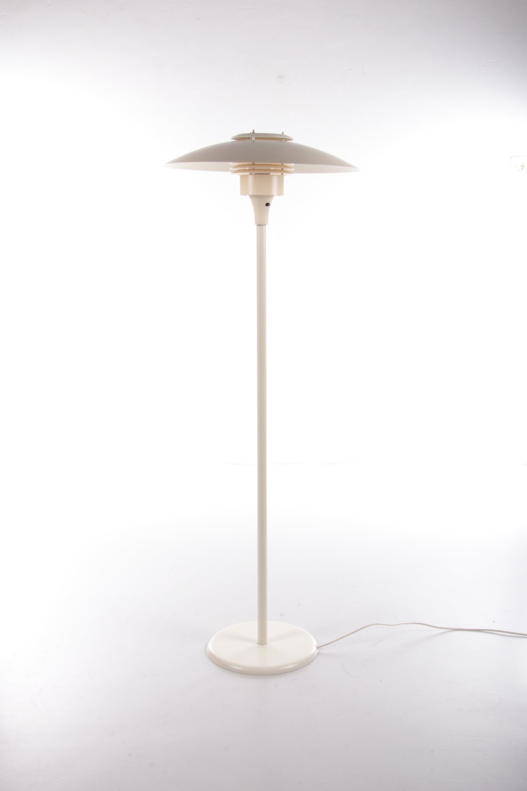 Vintage Schalen Vloerlamp van Lyfa Denmark.