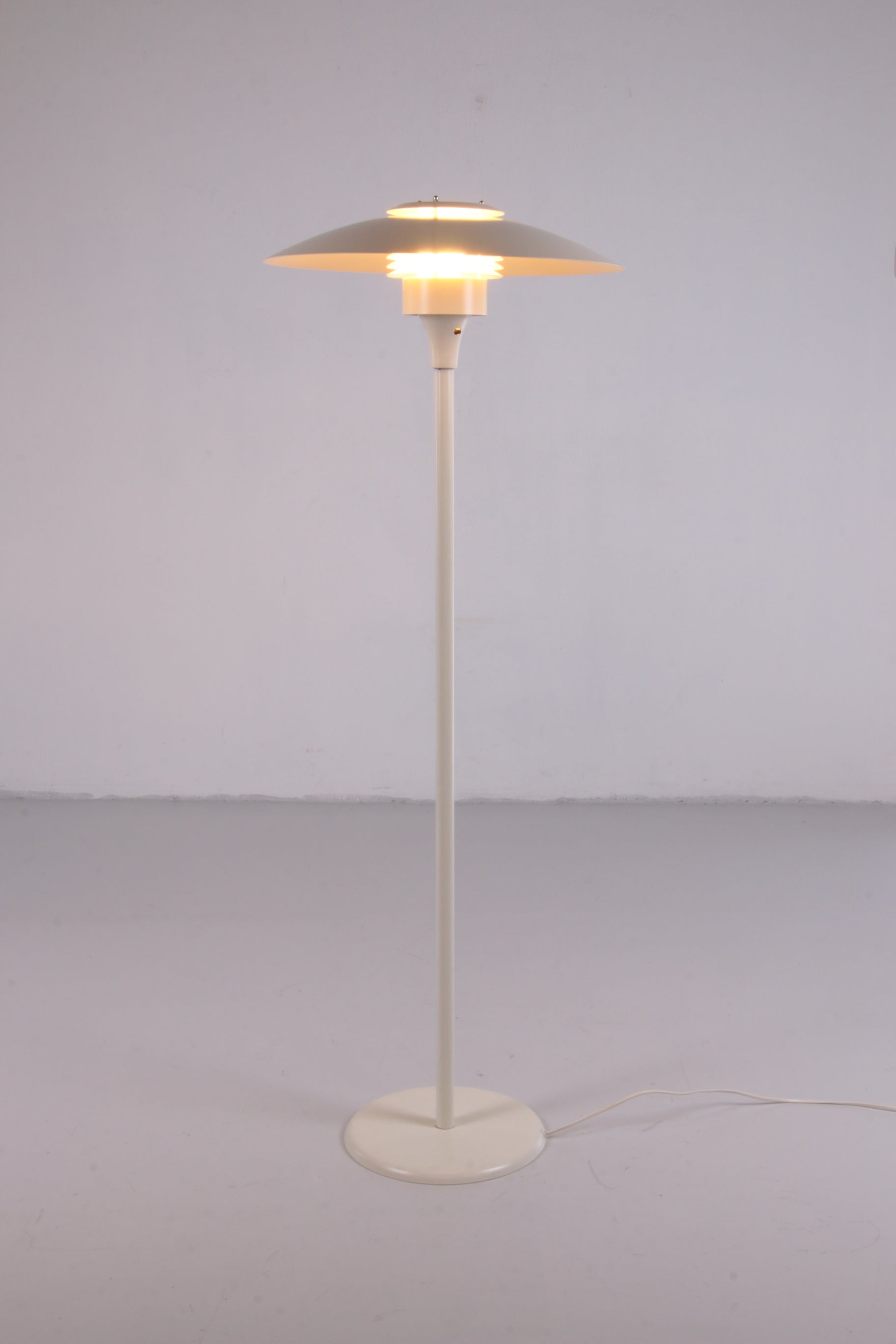 Vintage Schalen Vloerlamp van Lyfa Denmark.
