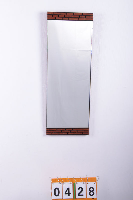 Oblong wall mirror with cubic motif