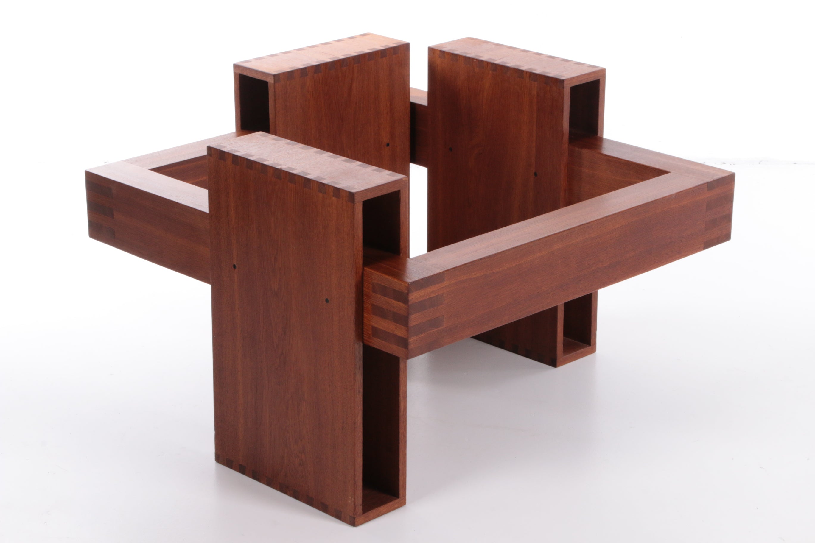 Franse Brutalistische Design salontafel van teakhout met glasplaat,1970