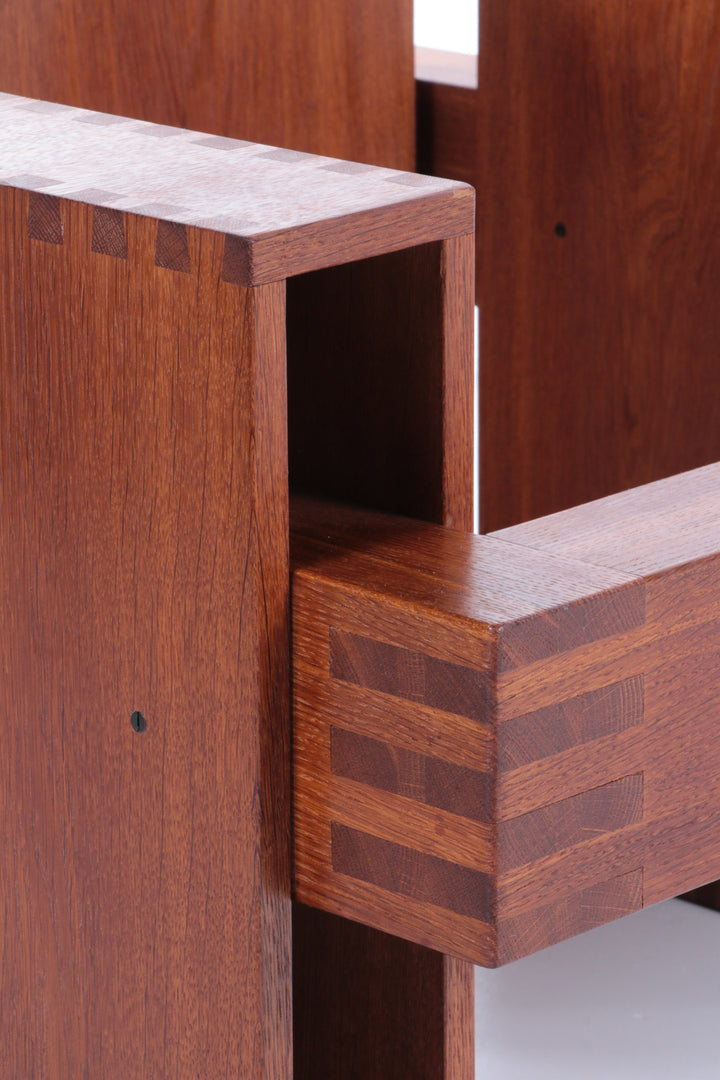 Franse Brutalistische Design salontafel van teakhout met glasplaat,1970