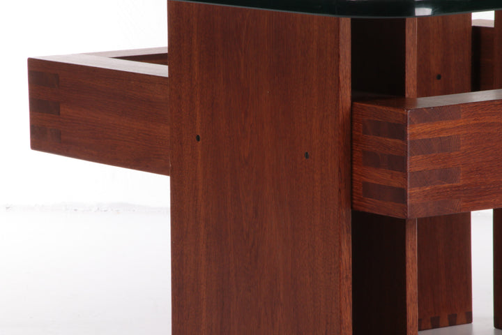 Franse Brutalistische Design salontafel van teakhout met glasplaat,1970