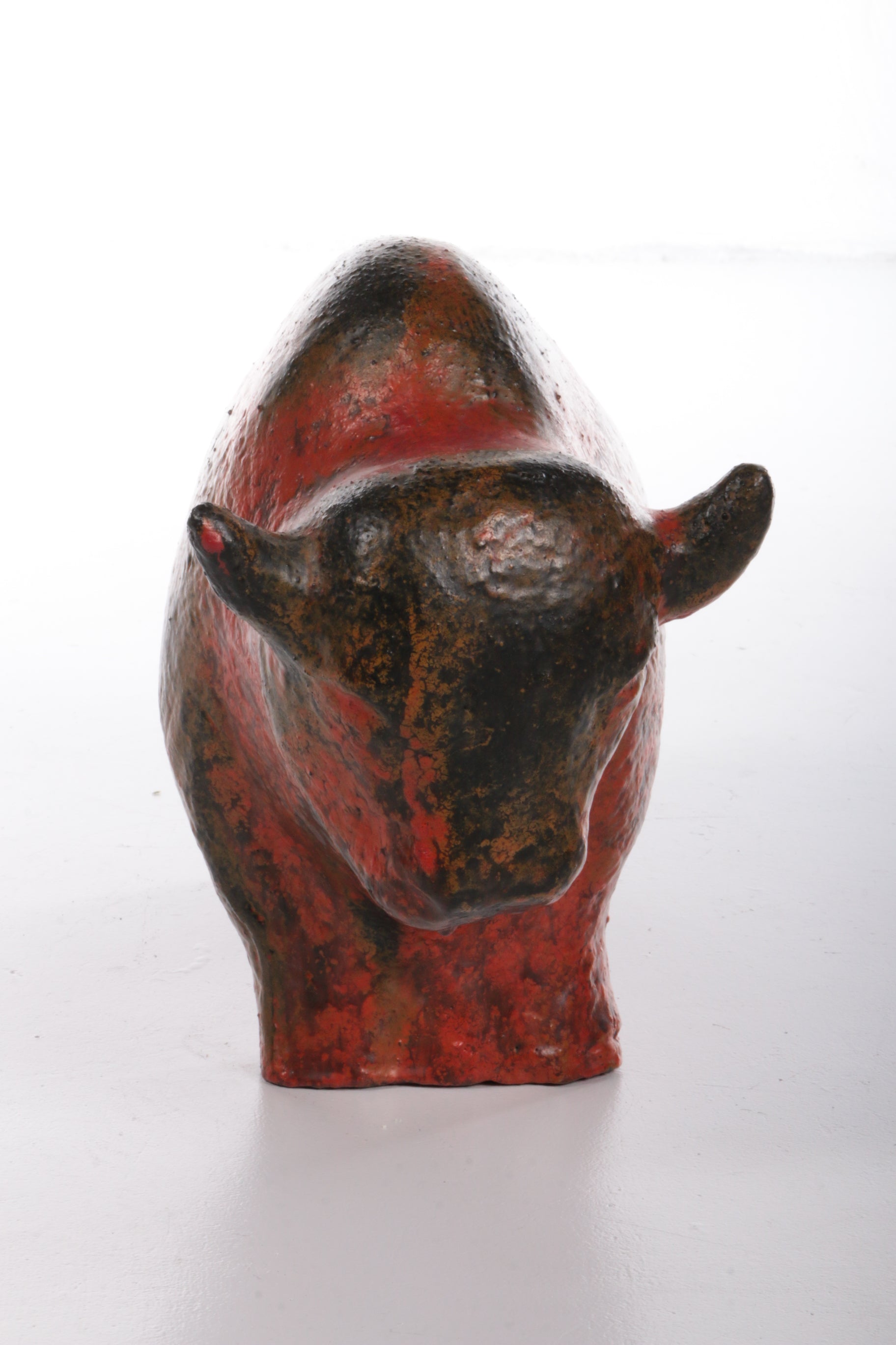 Kurt Tschörner Ruscha stier/bull in rood-zwart keramiek jaren 60