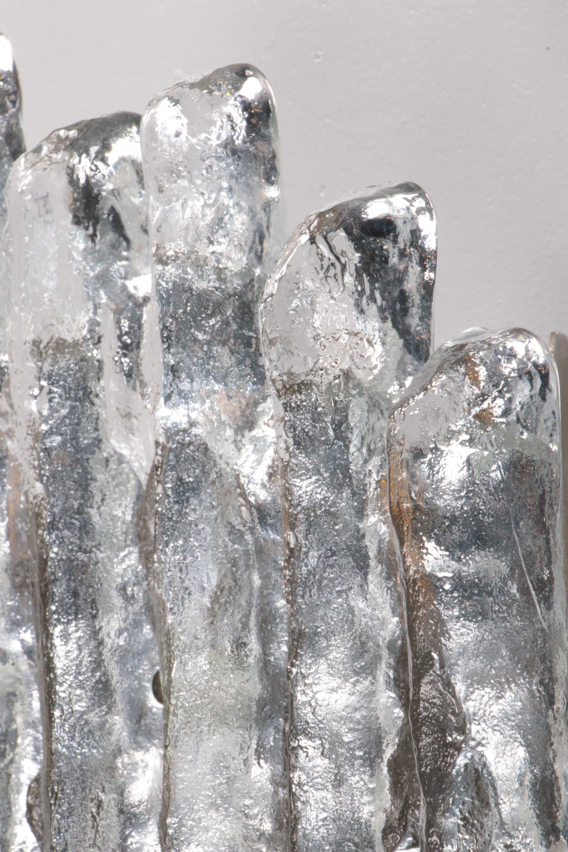 Wandlamp met ijsglas gemaakt door J.T. Kalmar,1960s