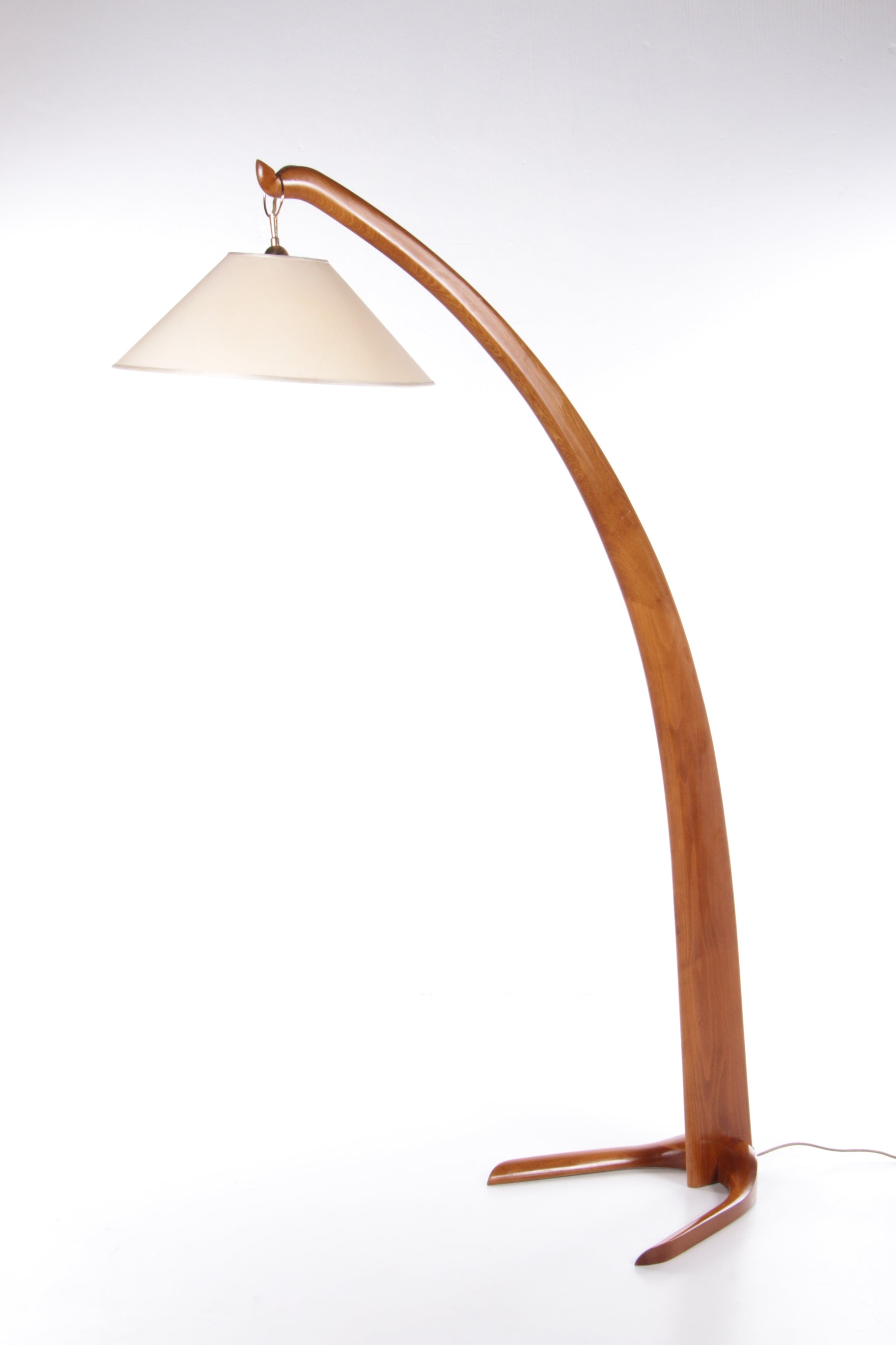 Vintage houten boog vloerlamp Gemaakt in de jaren60 Frankrijk