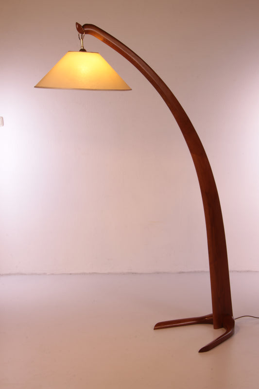 Vintage houten boog vloerlamp Gemaakt in de jaren60 Frankrijk