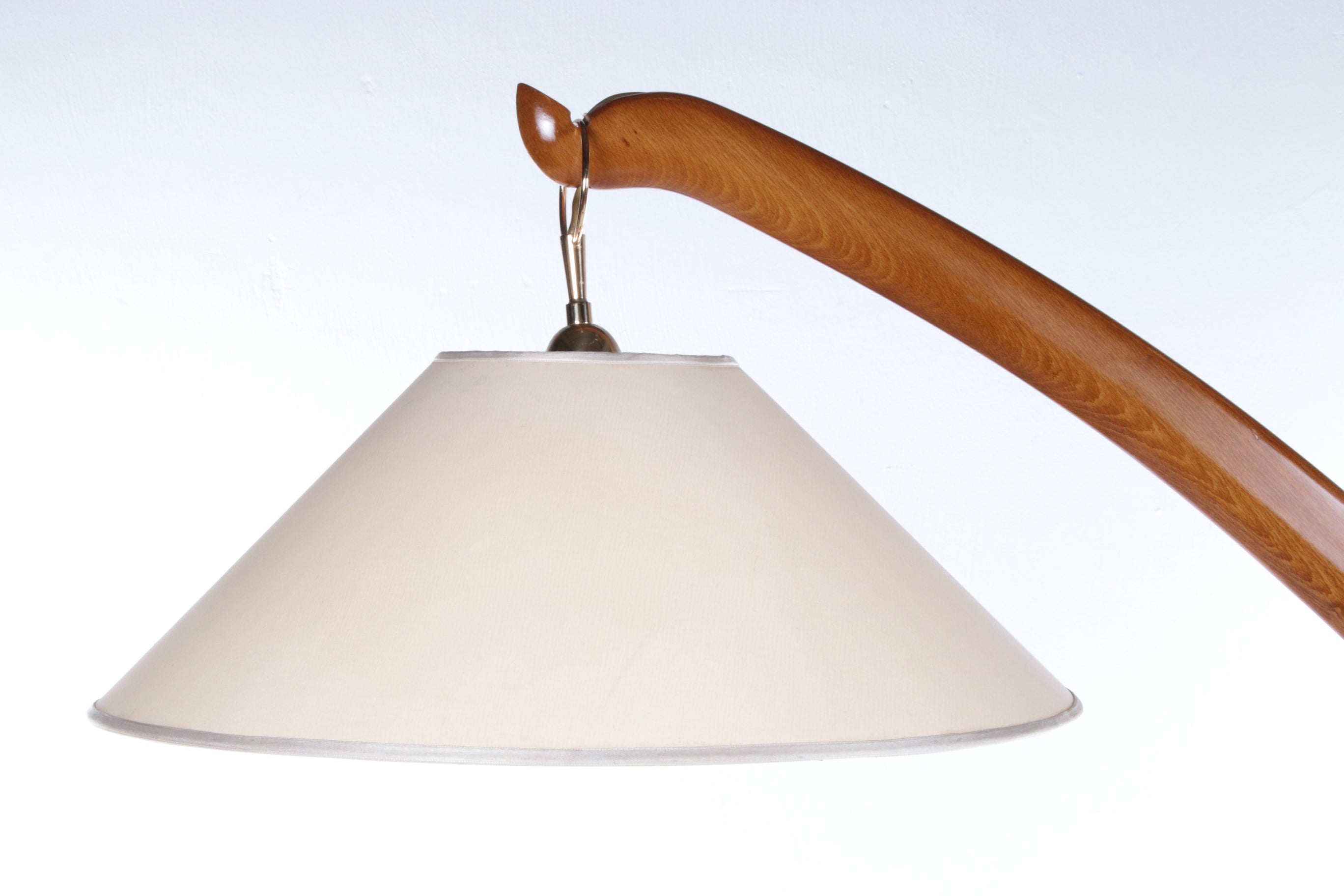 Vintage houten boog vloerlamp Gemaakt in de jaren60 Frankrijk