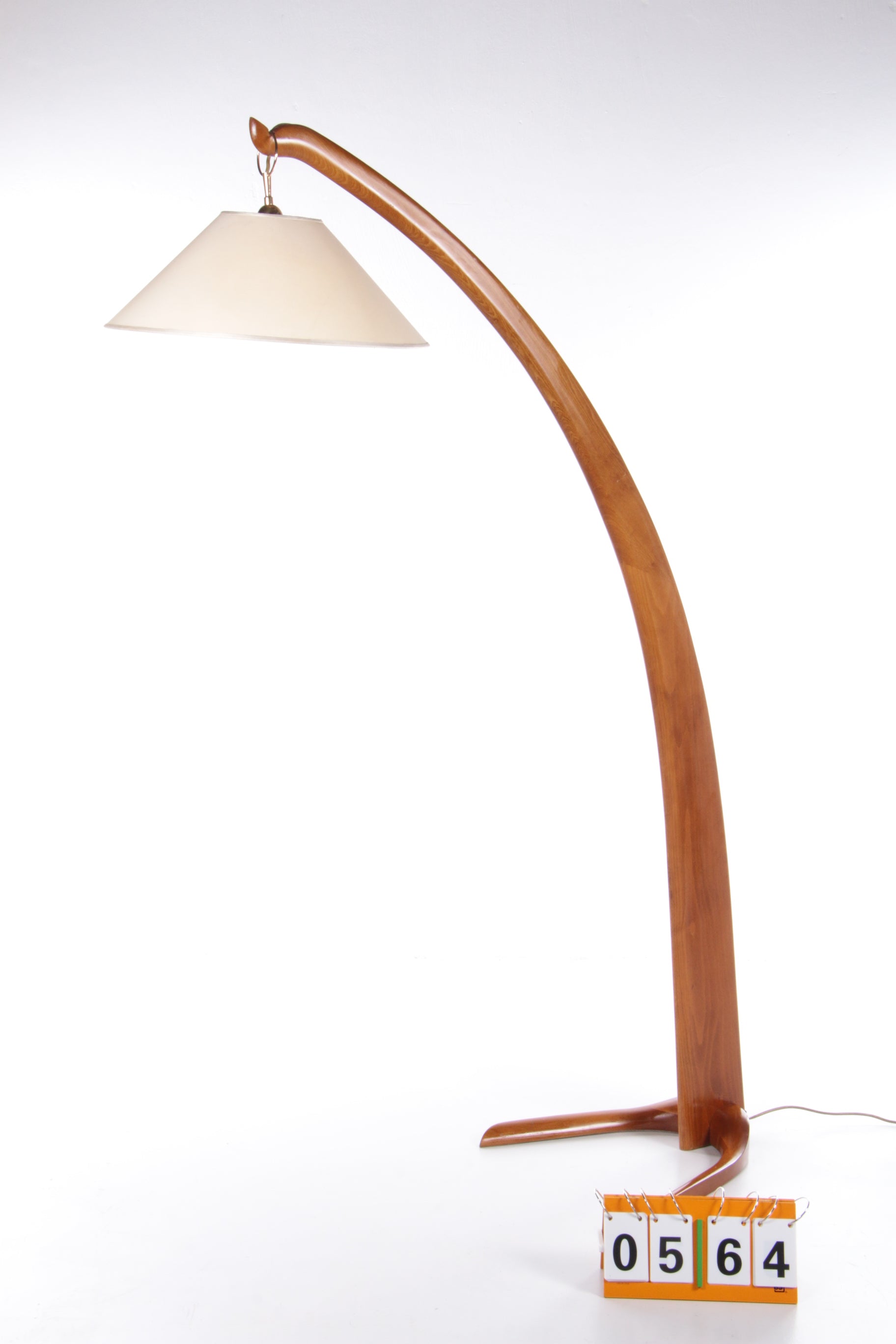 Vintage houten boog vloerlamp Gemaakt in de jaren60 Frankrijk