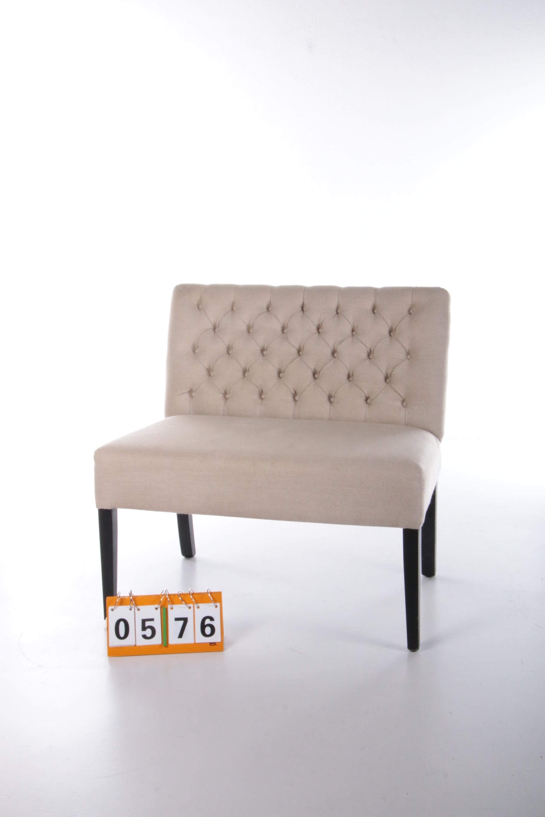 Eetkamerbank met caption van Láuthentique Meubels.