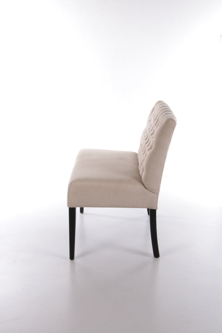 Eetkamerbank met caption van Láuthentique Meubels.