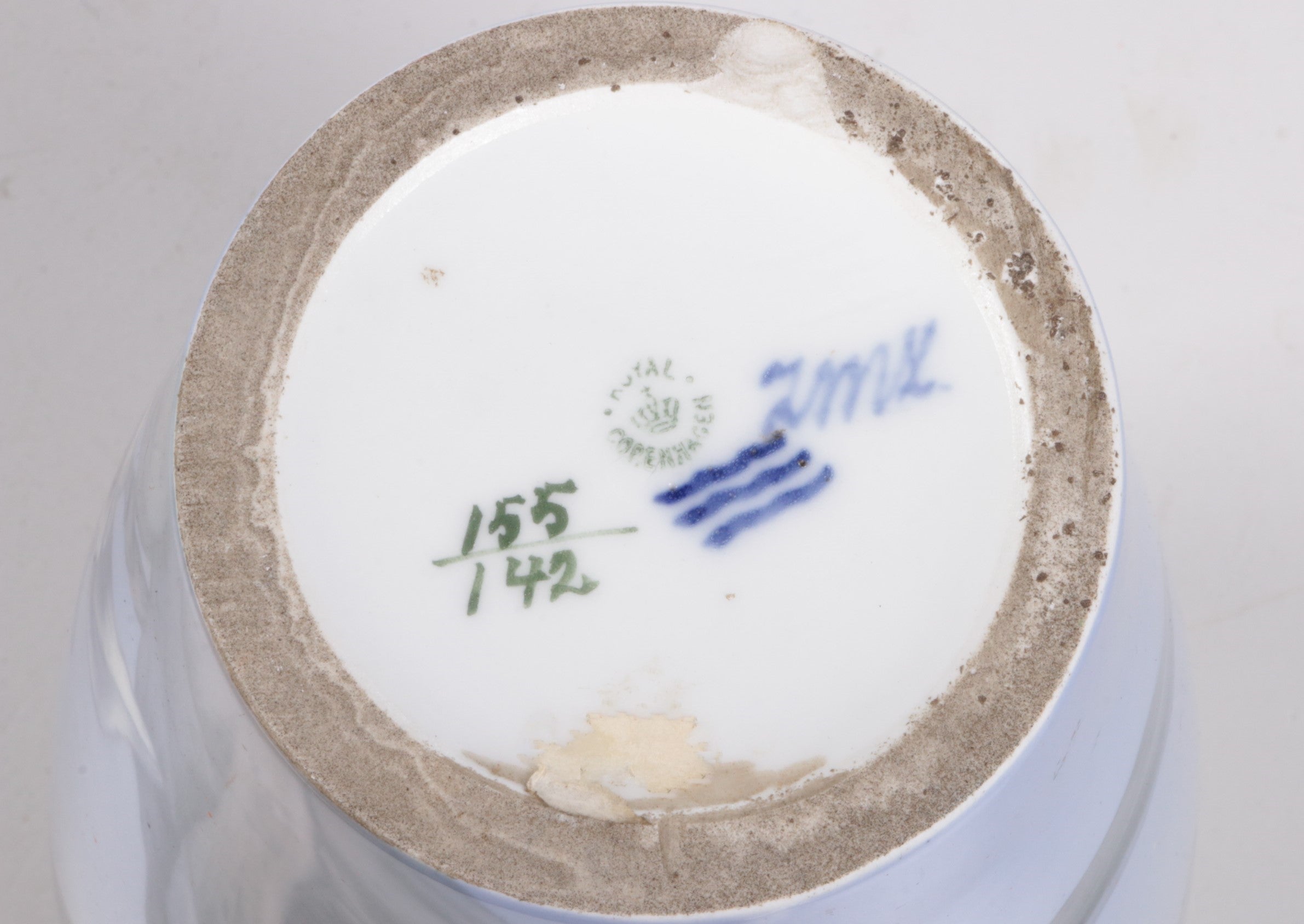 Royal Copenhagen Grote Vaas van porselein beschilderd met de trompetbloem.