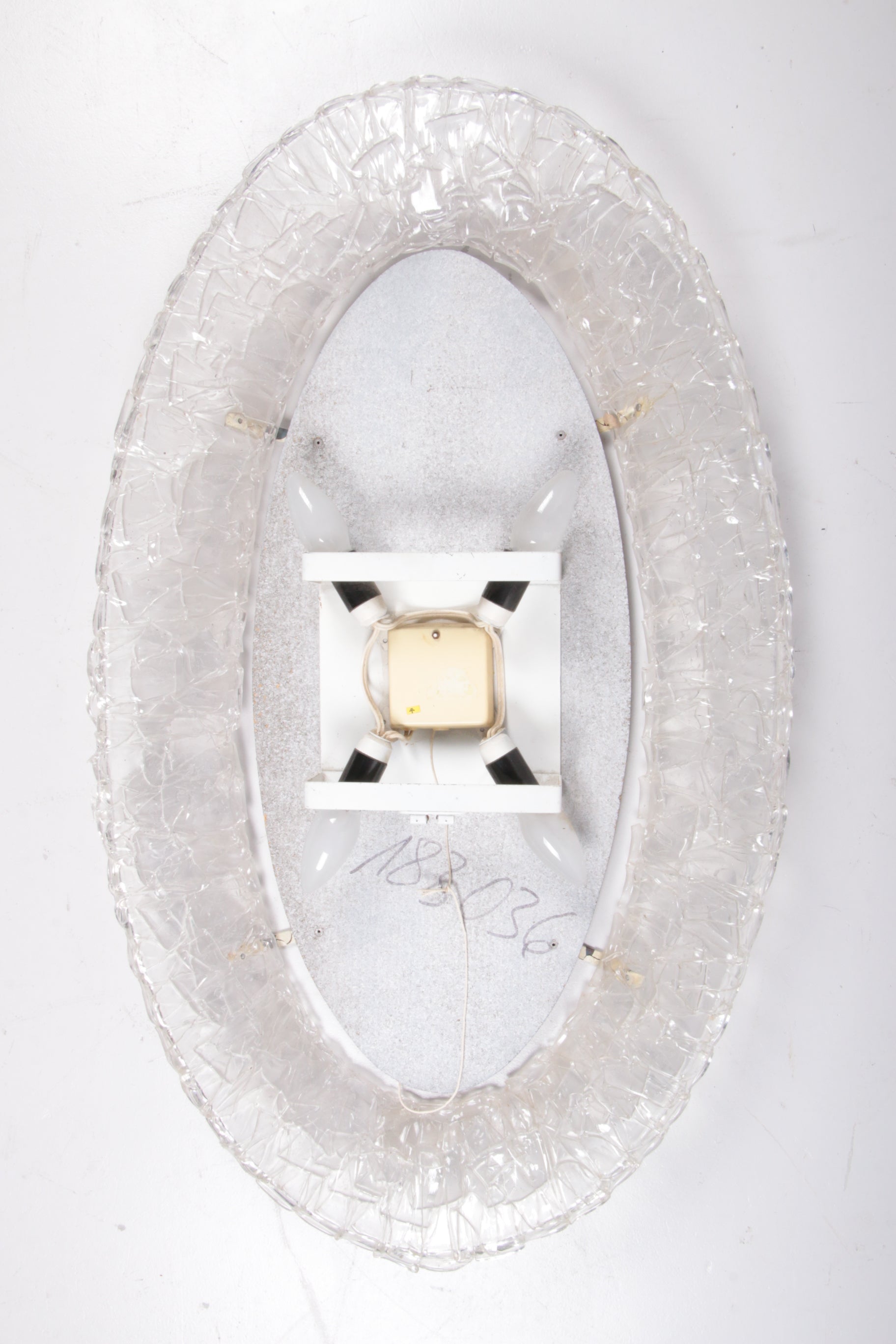 Grote Ovale Plexiglas spiegel met verlichting,1960 Duitsland.