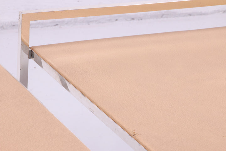 Poltrona Frau Set van 2 bijzettafels met lederen blad 1970,Italie