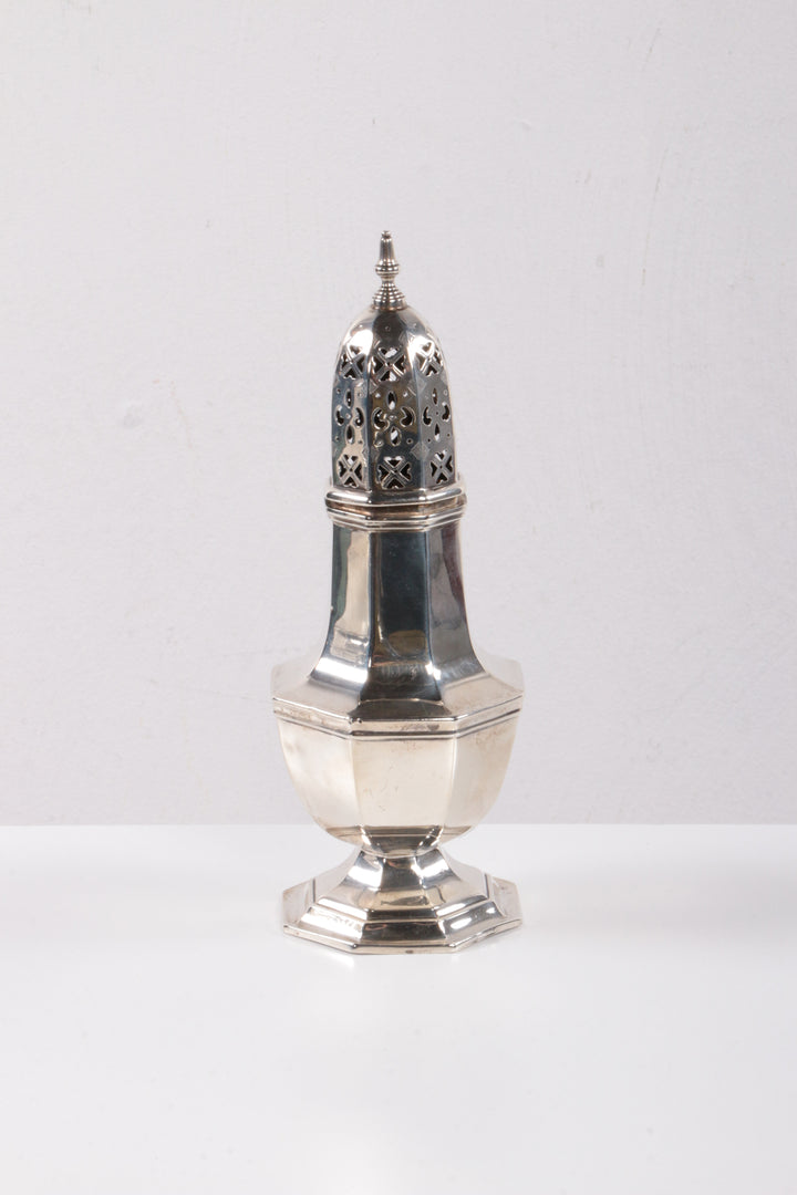 Engels 1ste gehalte poedersuikerstrooier van zilver,1925