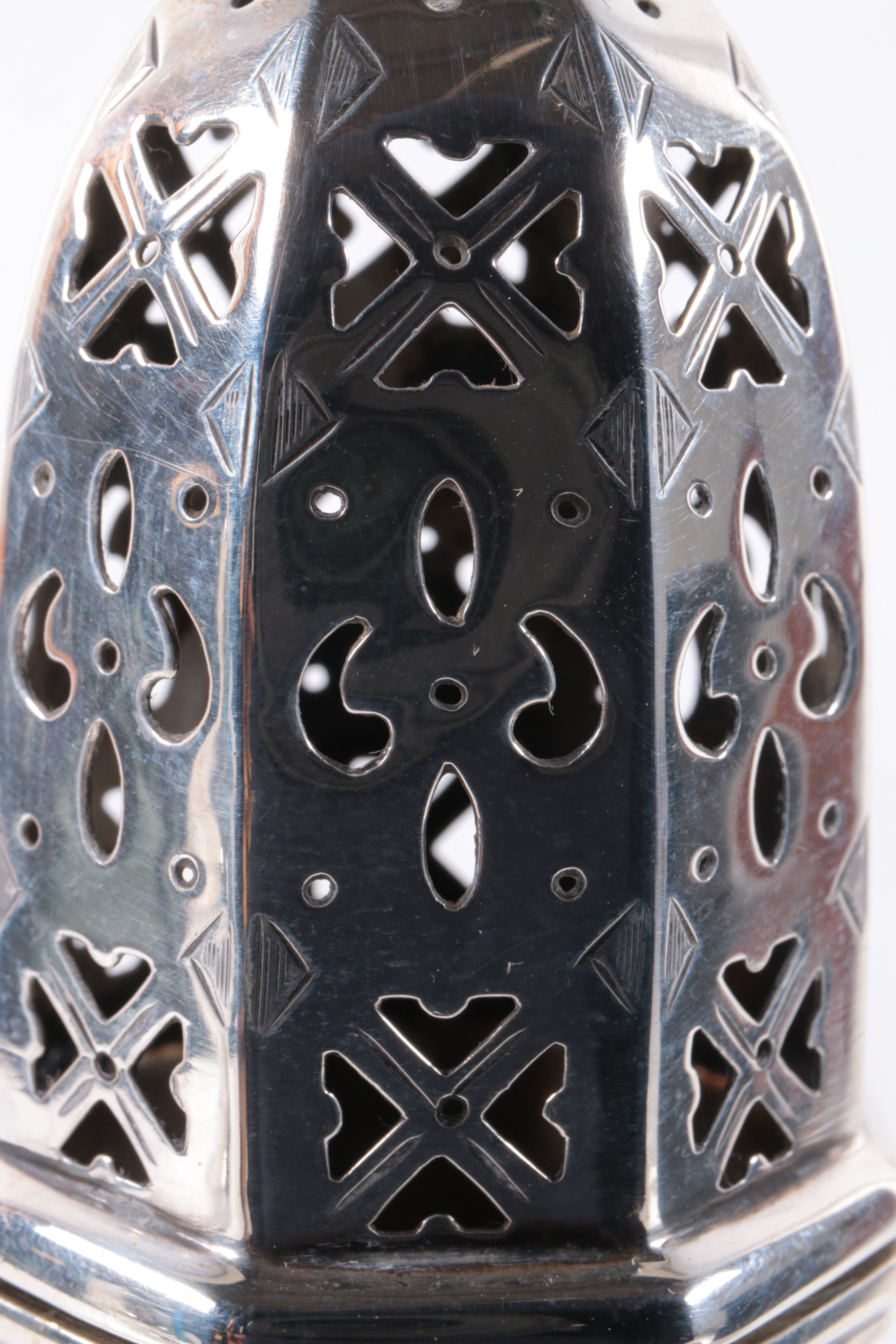 Engels 1ste gehalte poedersuikerstrooier van zilver,1925