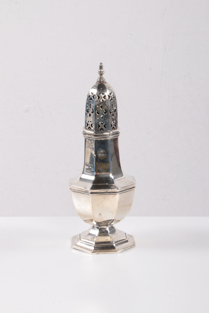 Engels 1ste gehalte poedersuikerstrooier van zilver,1925