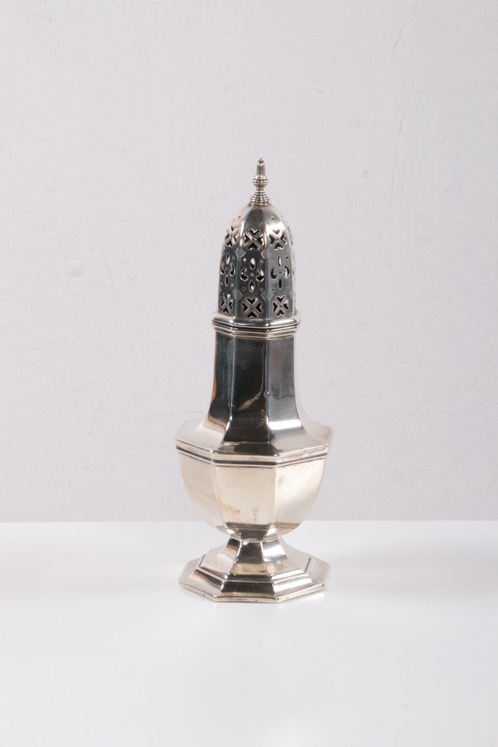 Engels 1ste gehalte poedersuikerstrooier van zilver,1925