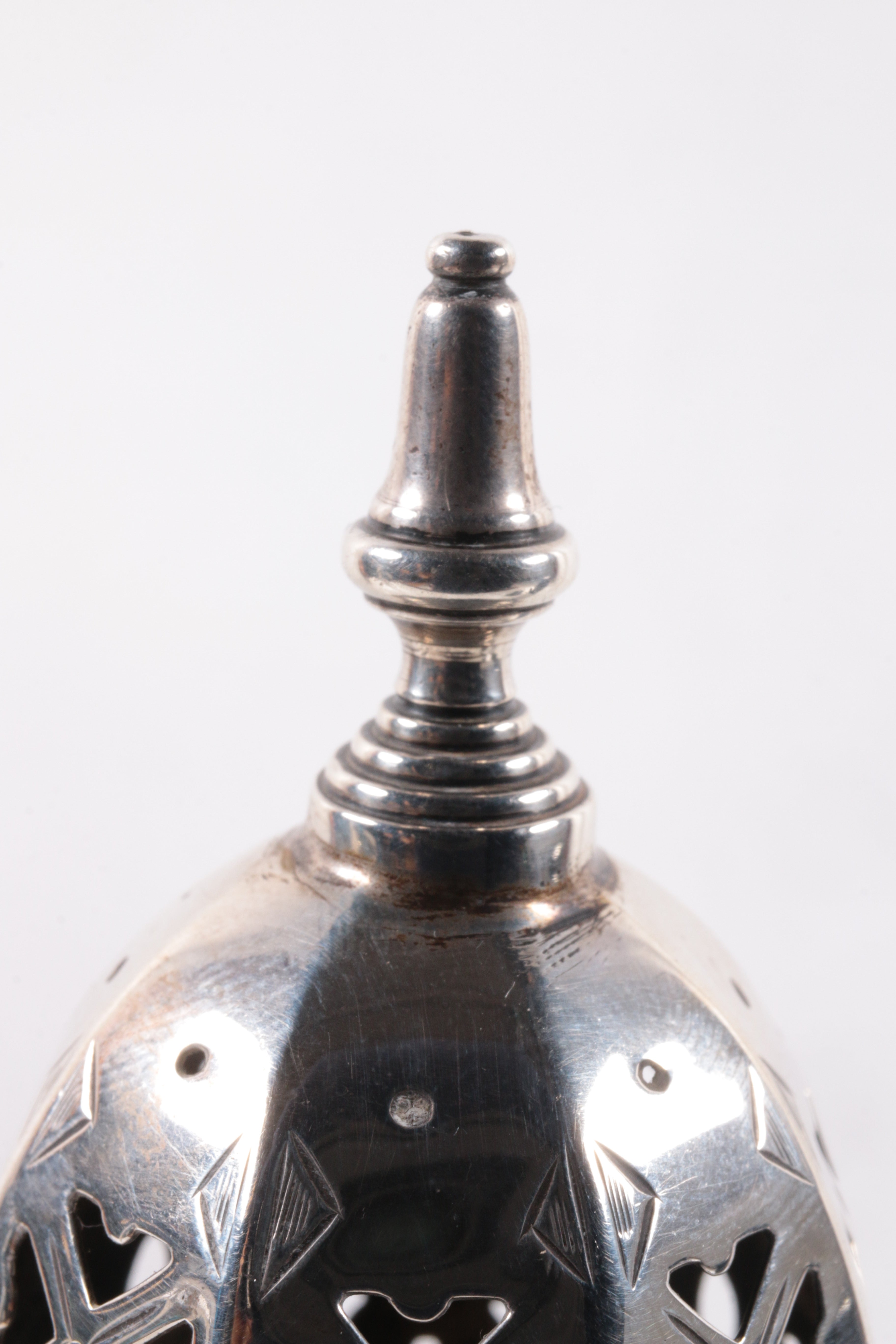 Engels 1ste gehalte poedersuikerstrooier van zilver,1925