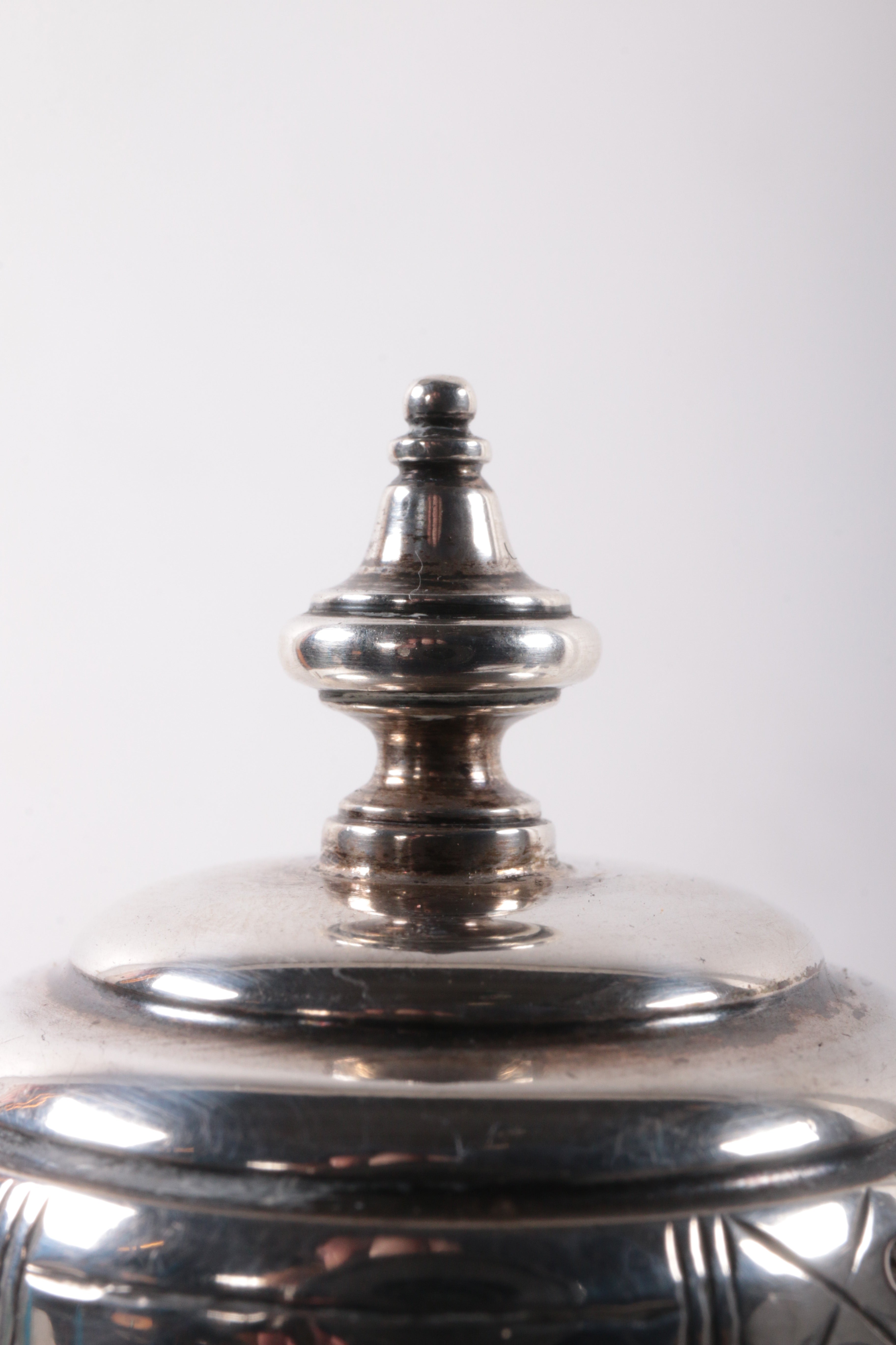 Engels 1ste gehalte  poedersuikerstrooier van zilver,Chester 1936