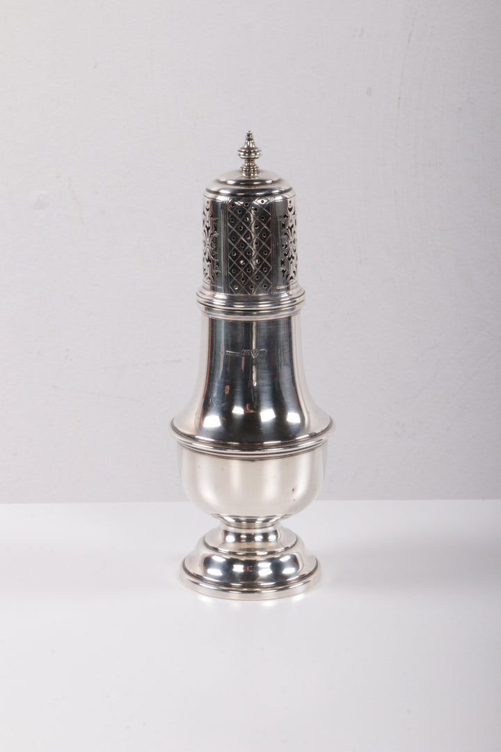 Engels 1ste gehalte  poedersuikerstrooier van zilver,Chester 1936