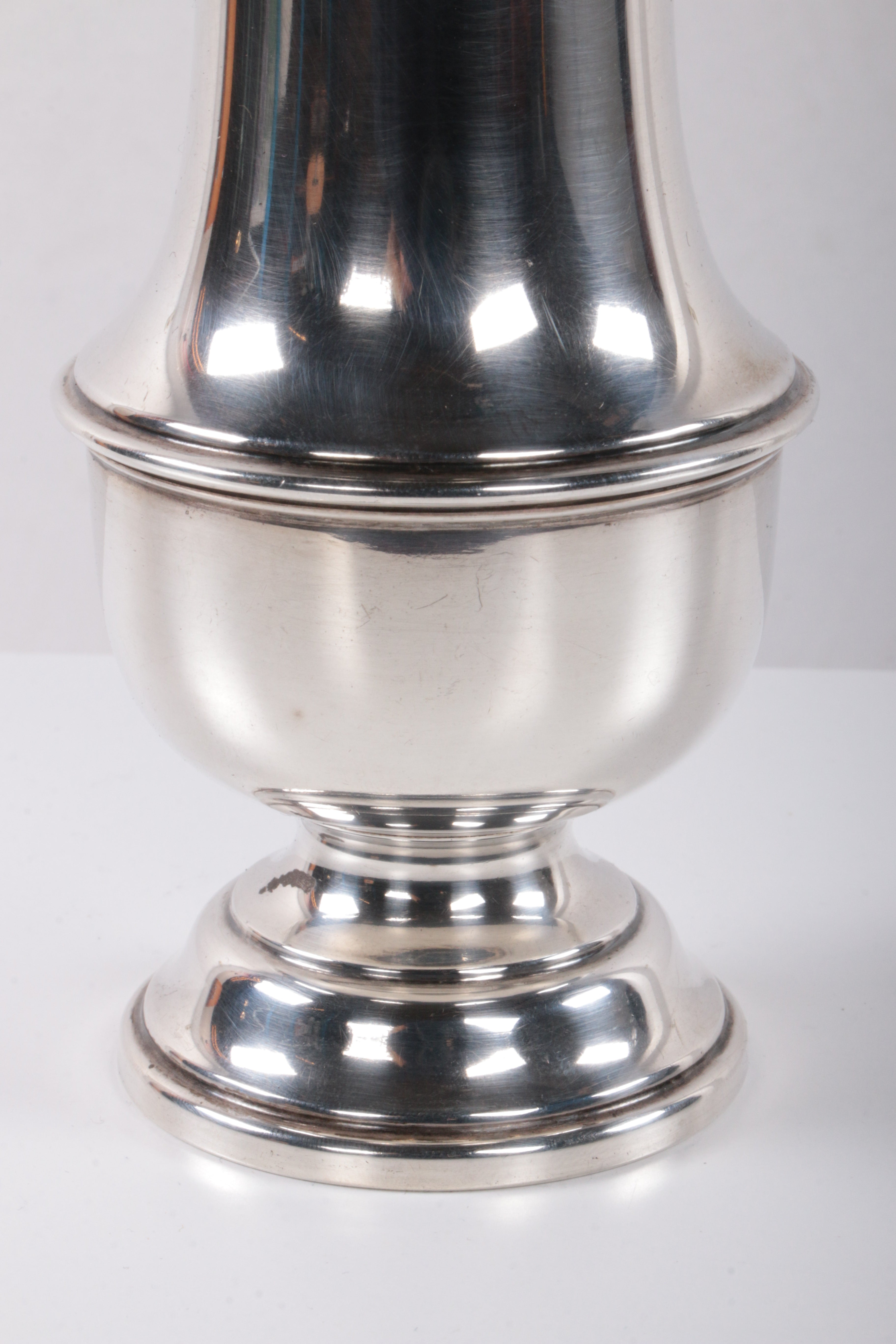 Engels 1ste gehalte  poedersuikerstrooier van zilver,Chester 1936