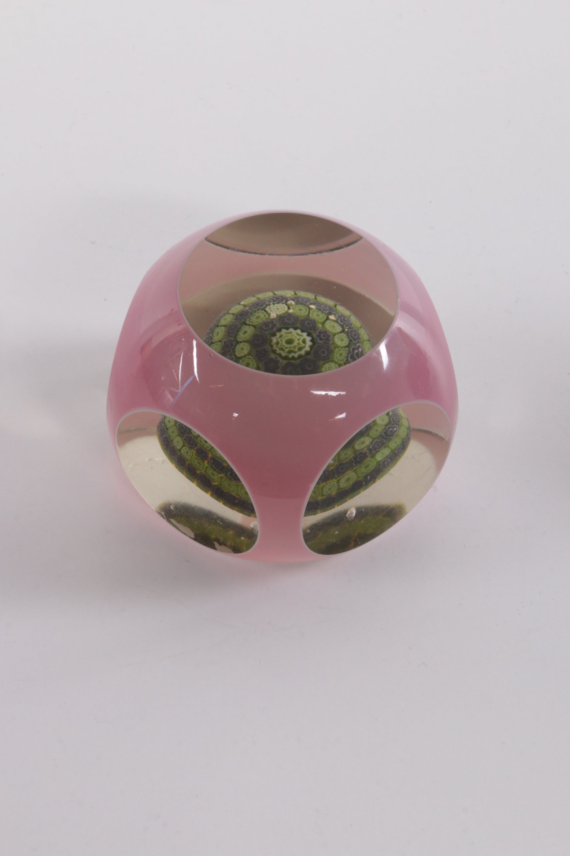 Franse paperweight met paars bloemwerk van St.Louis,1910