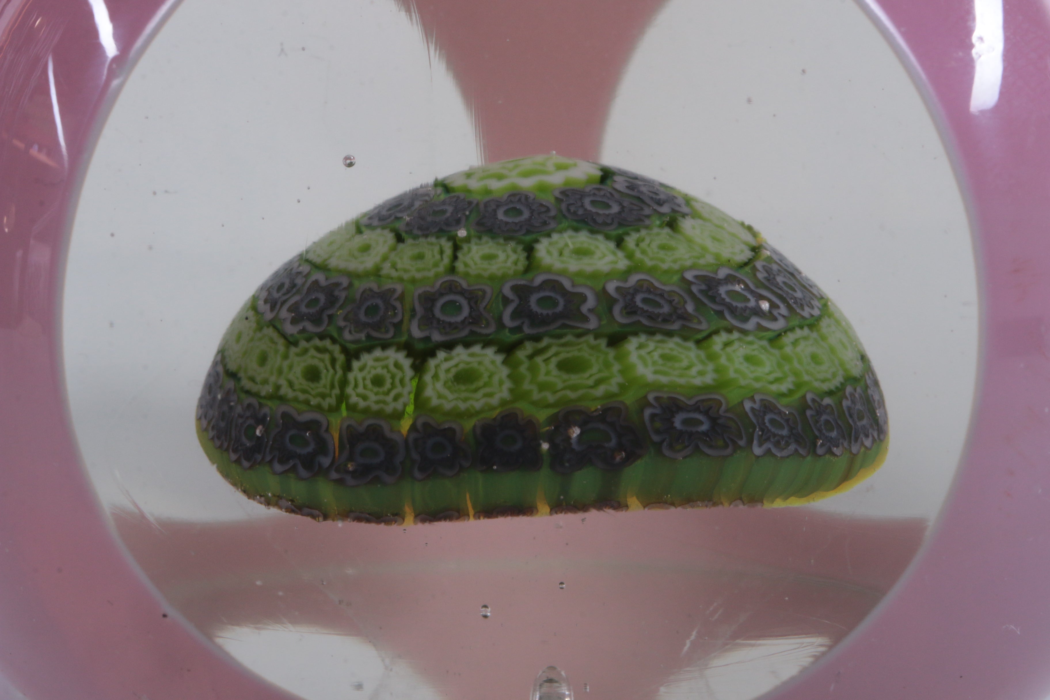 Franse paperweight met paars bloemwerk van St.Louis,1910