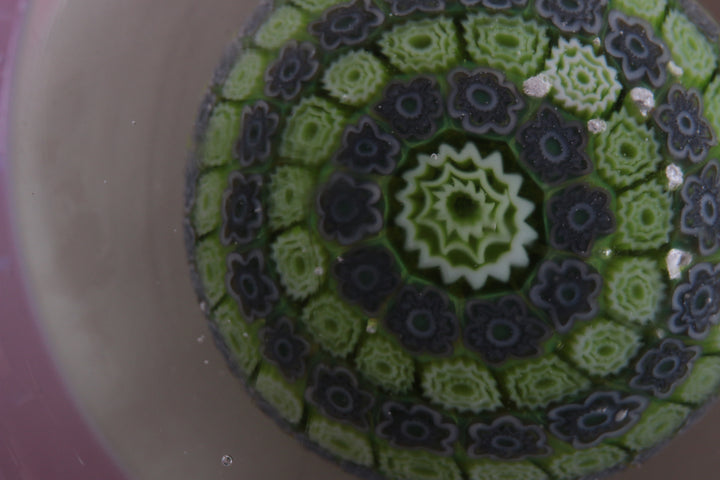 Franse paperweight met paars bloemwerk van St.Louis,1910