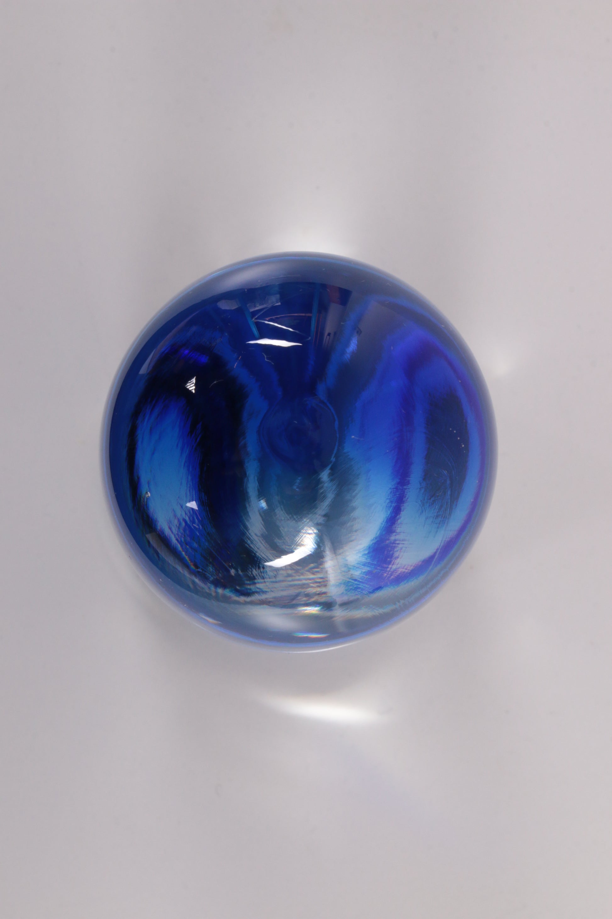 Paperweight met blauw gemerkt met W. Hessen O.Horn