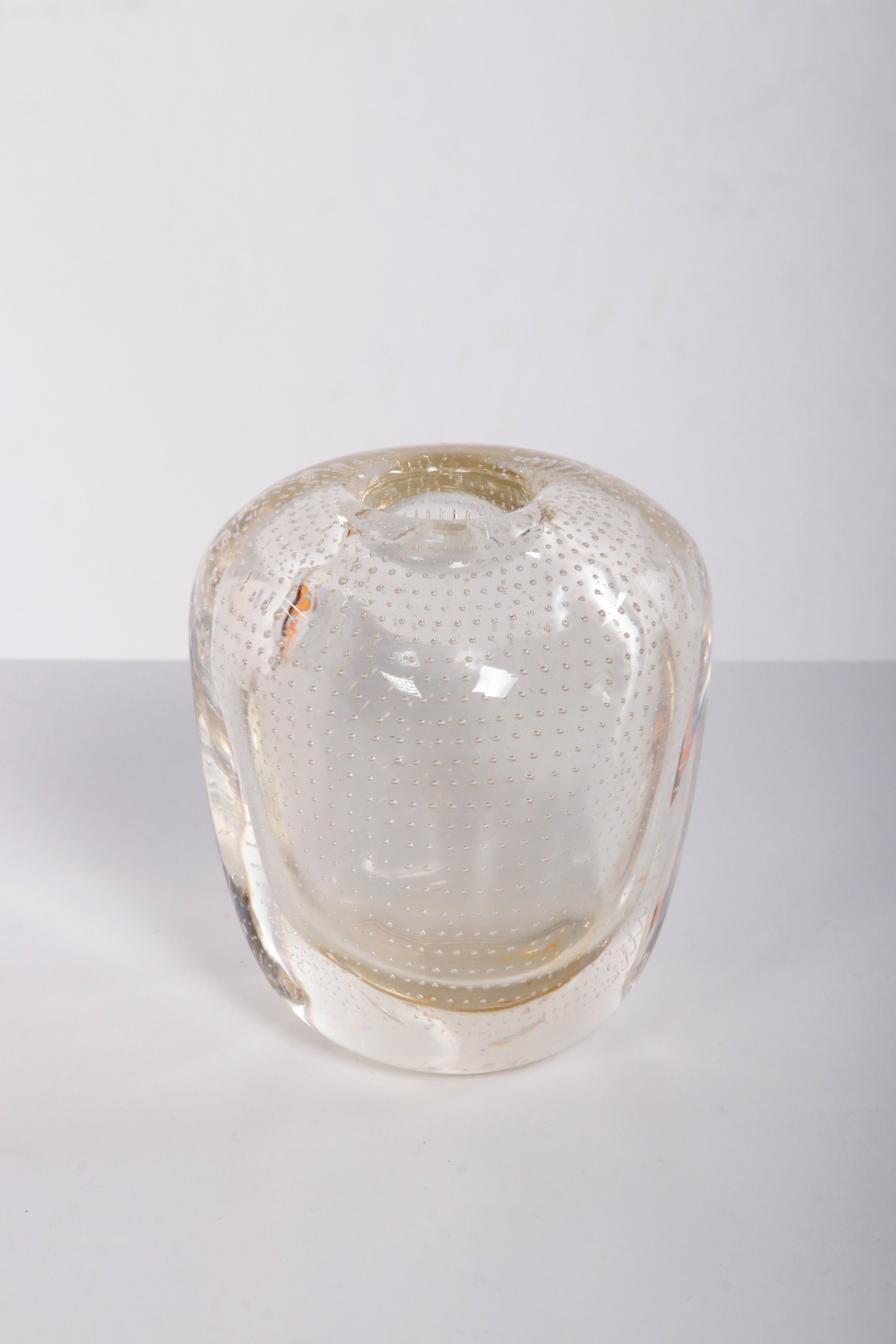 Driehoekig vaasje (Spijkerbol) A.D. Copier Leerdam,1960 nederland.