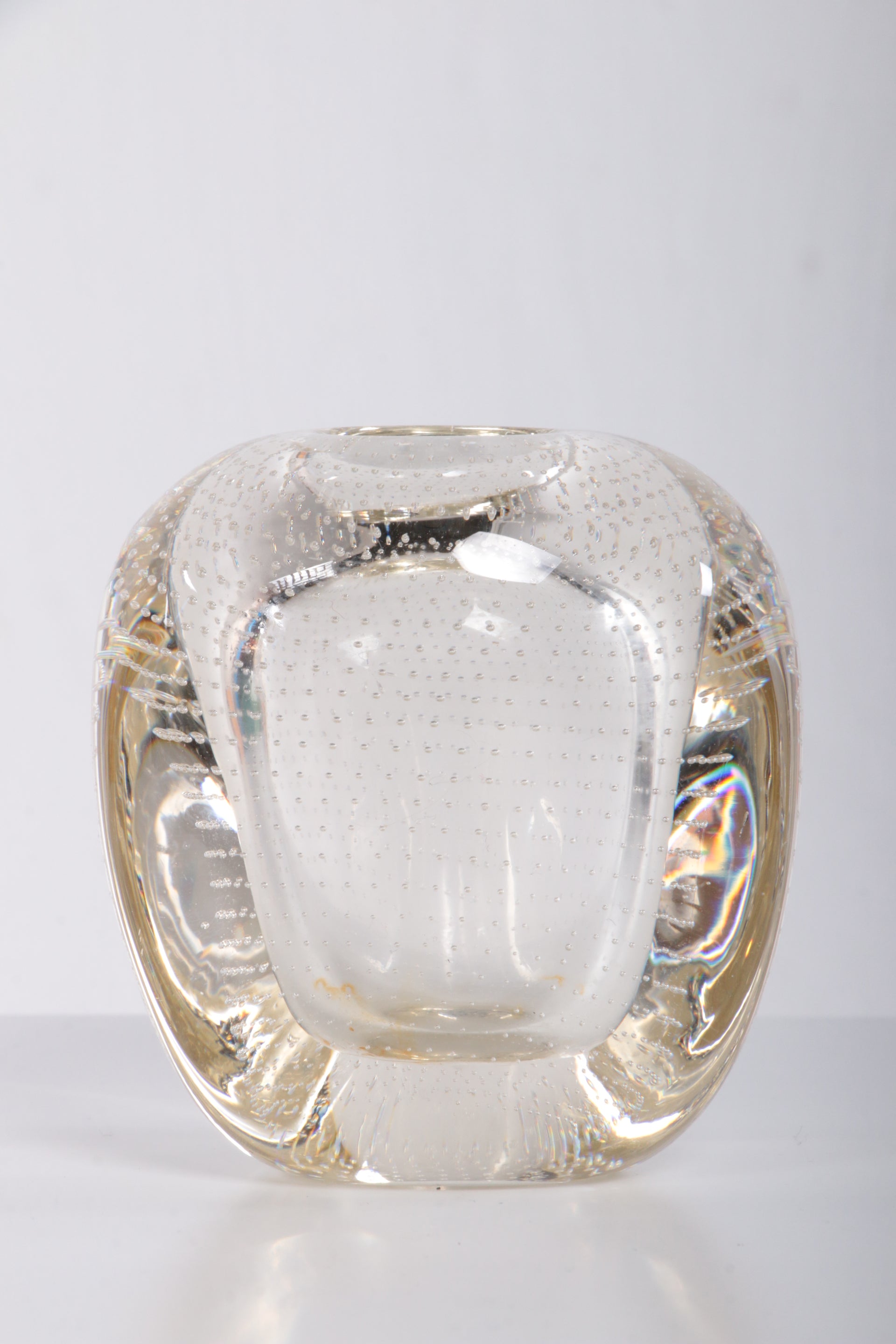 Driehoekig vaasje (Spijkerbol) A.D. Copier Leerdam,1960 nederland.