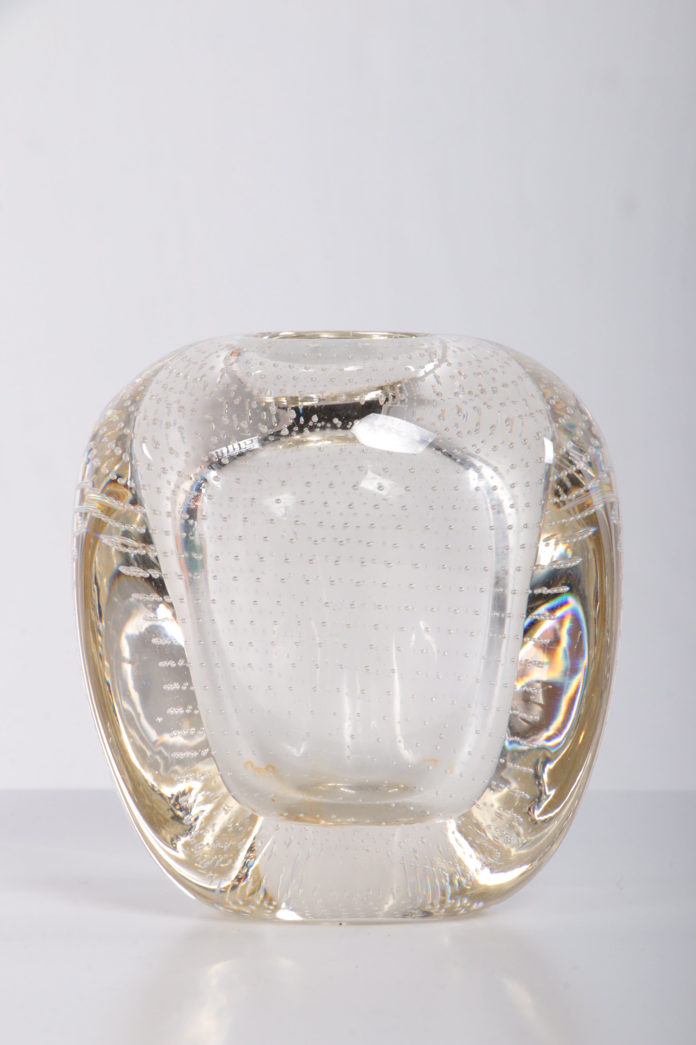 Driehoekig vaasje (Spijkerbol) A.D. Copier Leerdam,1960 nederland.