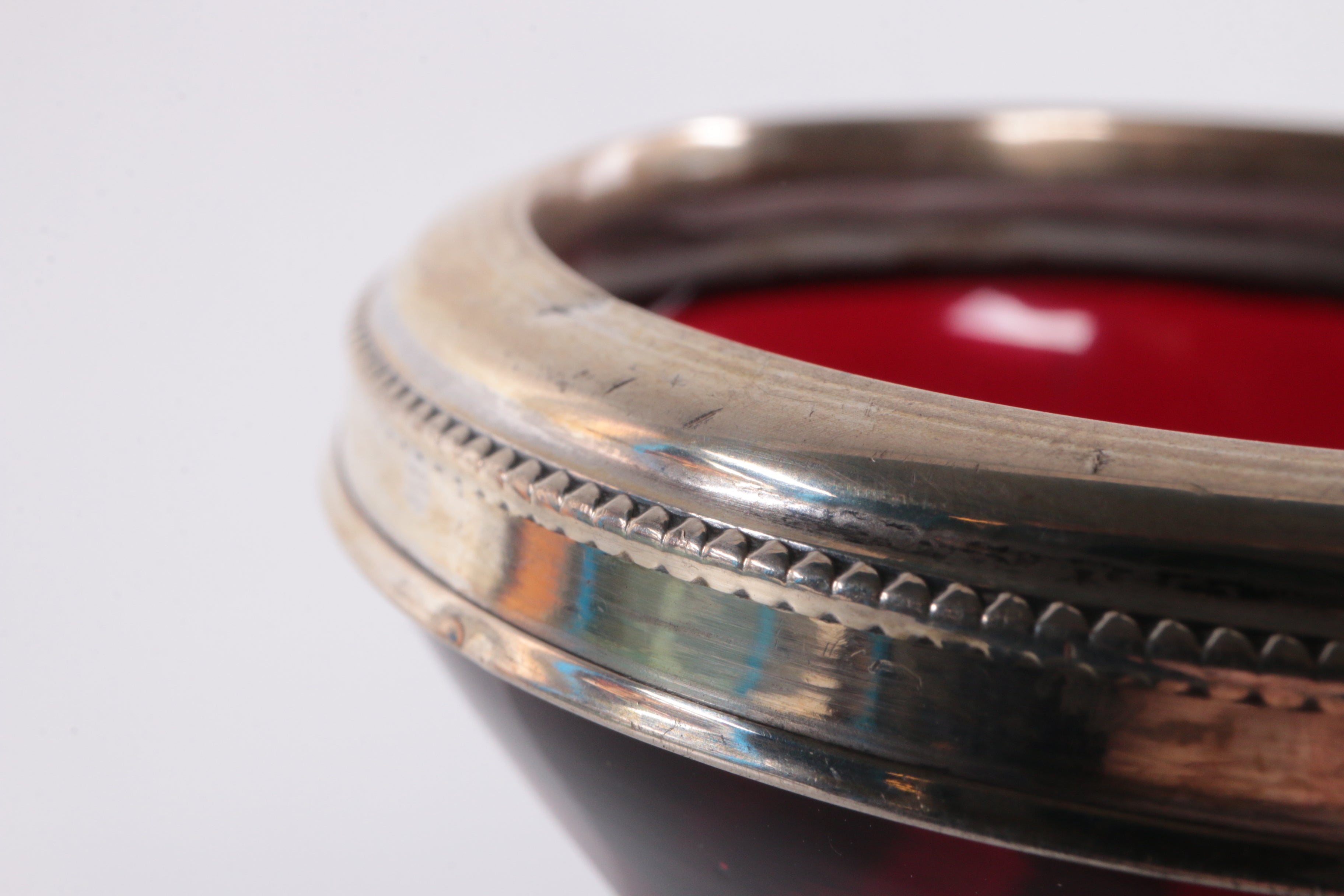 Vintage vaasje rood handgesnedenkristal van Bamberg Nachtmann 1950