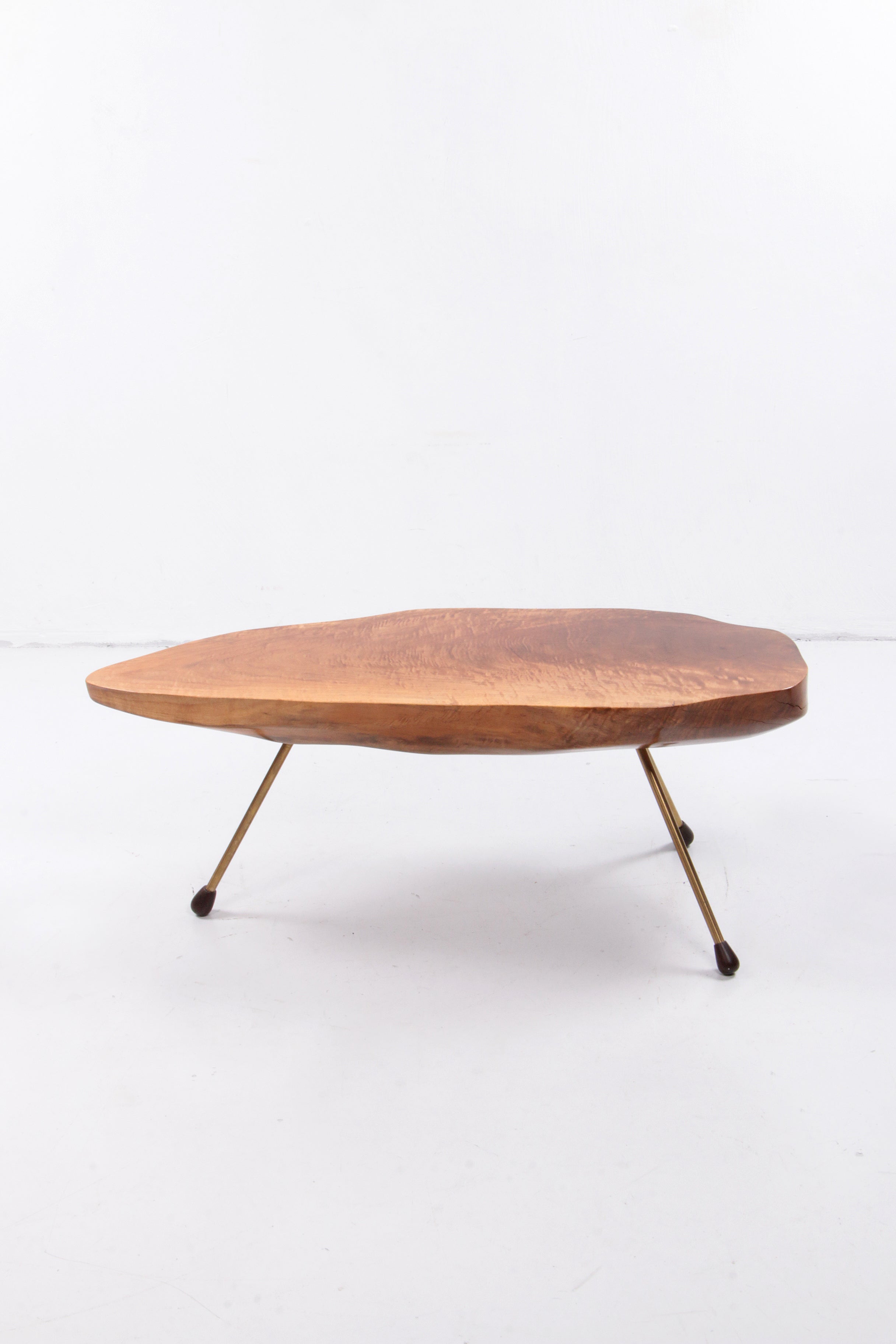 Carl Aubock Design Salontafel notenhout met koperen poten,jaren50 Oostenrijk.