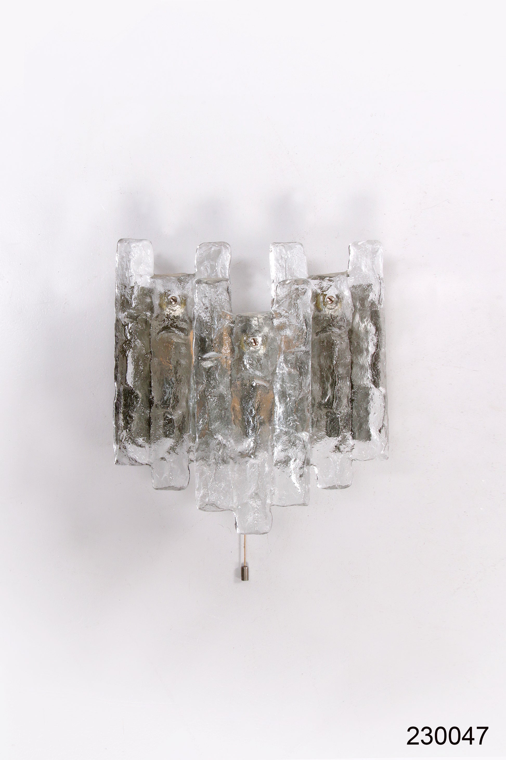 Kristallen ijsglas wandlamp ontwerp van J. T. Kalmar 1960