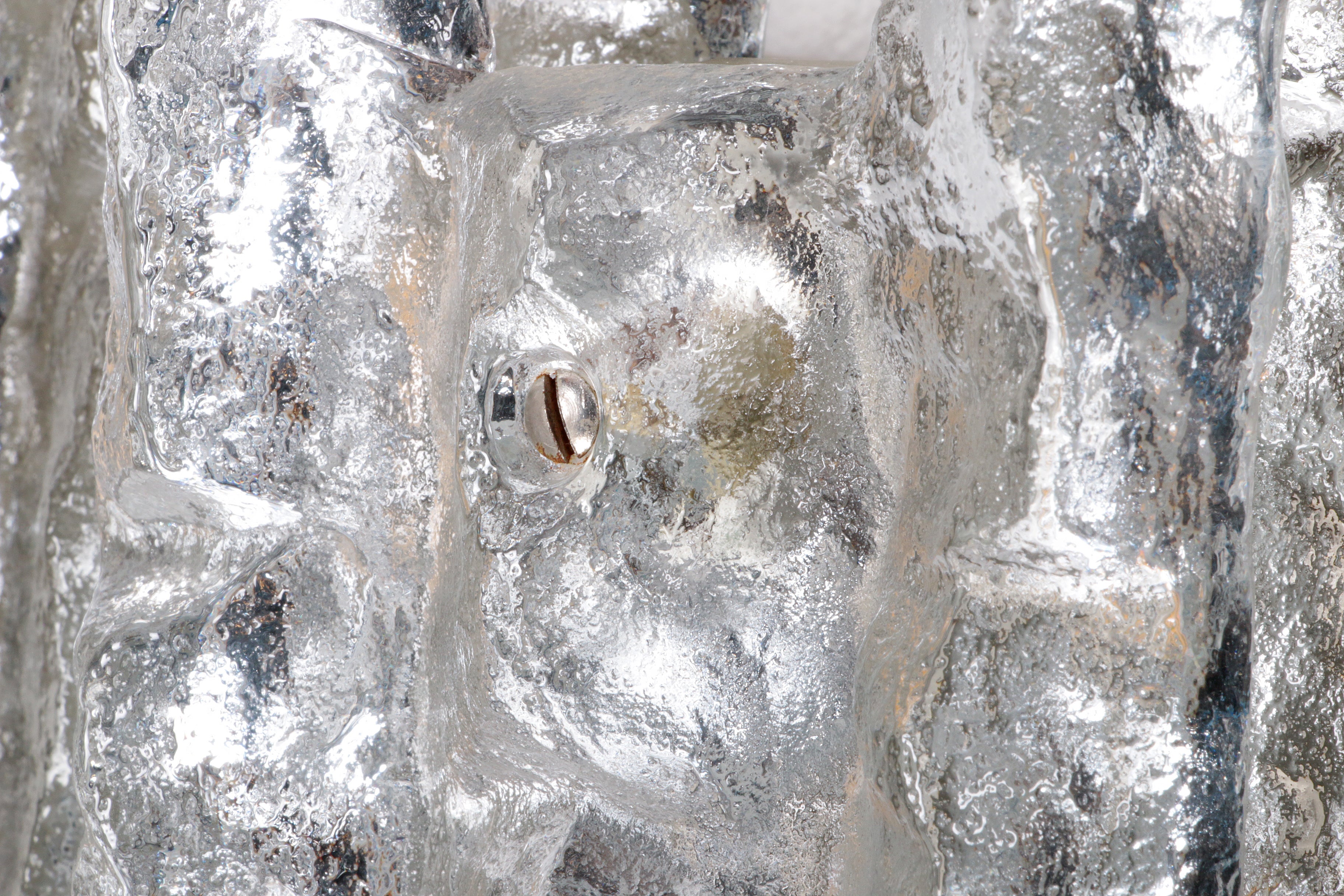 Kristallen ijsglas wandlamp ontwerp van J. T. Kalmar 1960