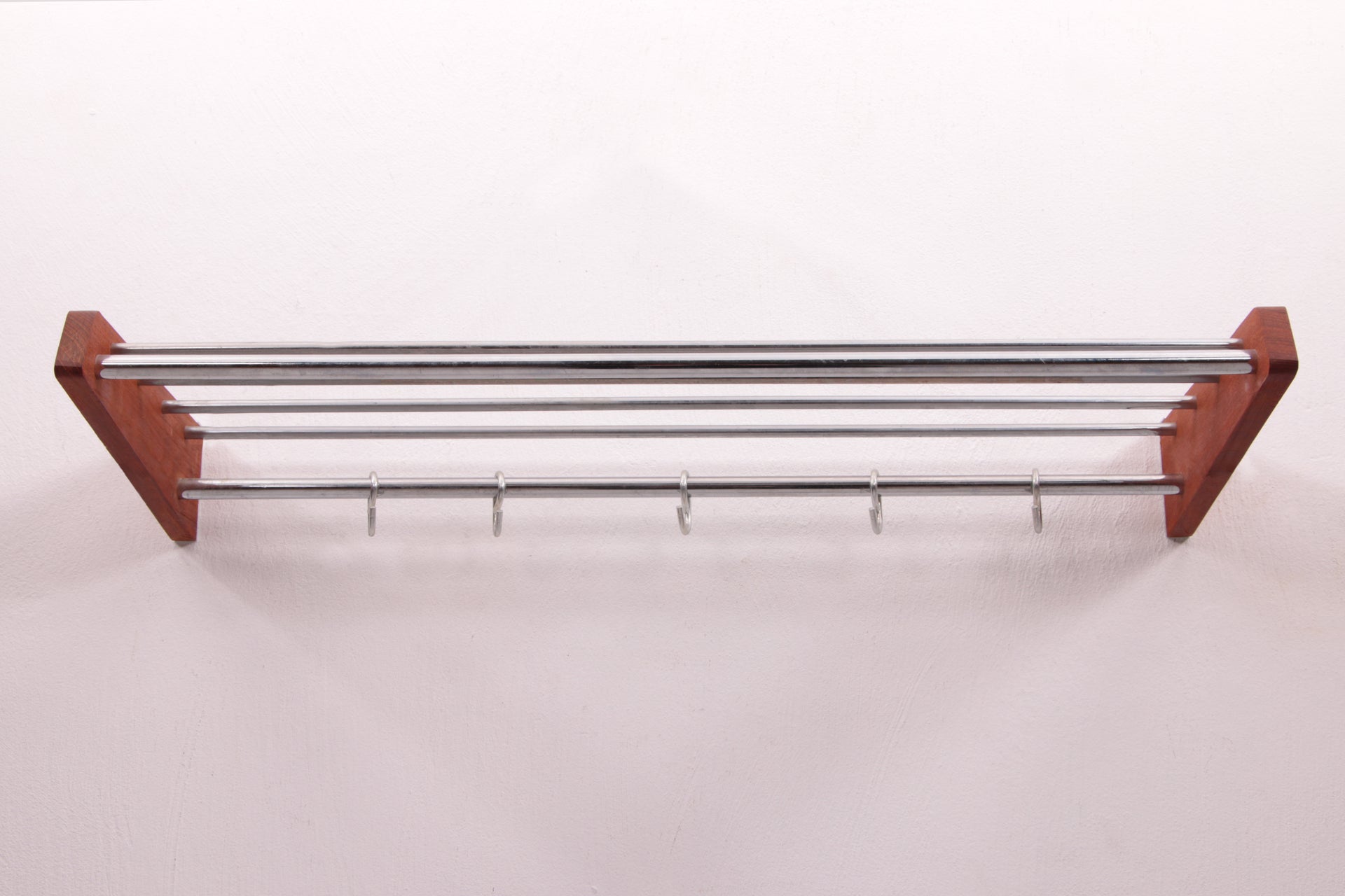 Deens Design Teakhouten Wand kapstok met chrome haken,60s.
