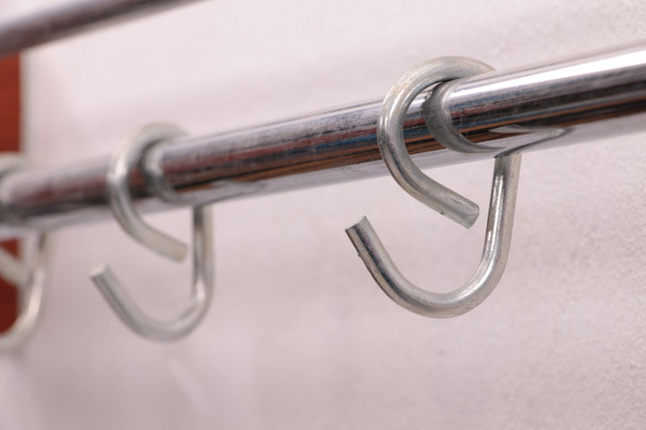 Deens Design Teakhouten Wand kapstok met chrome haken,60s.