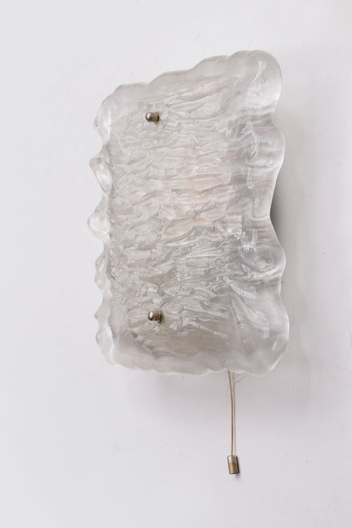 Mooie grote wandlamp van prachtig mat glas,1960 Duitsland