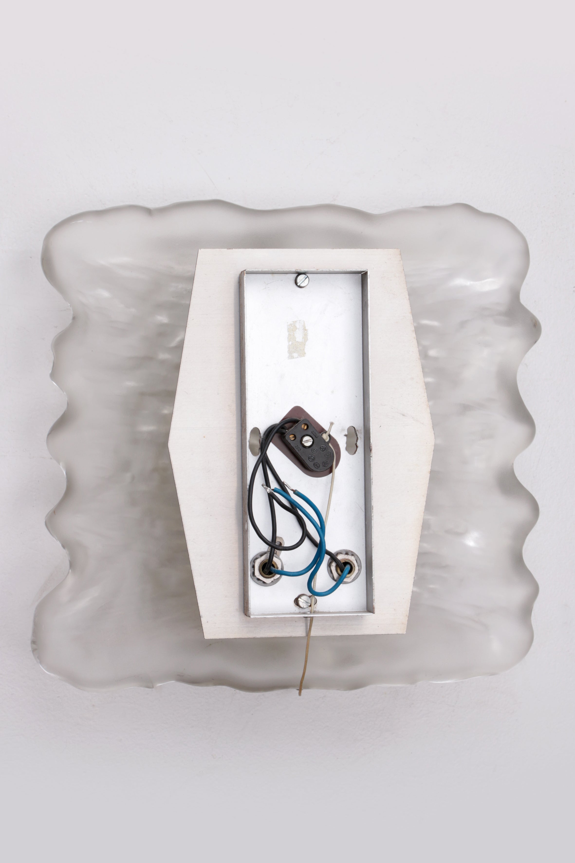 Mooie grote wandlamp van prachtig mat glas,1960 Duitsland