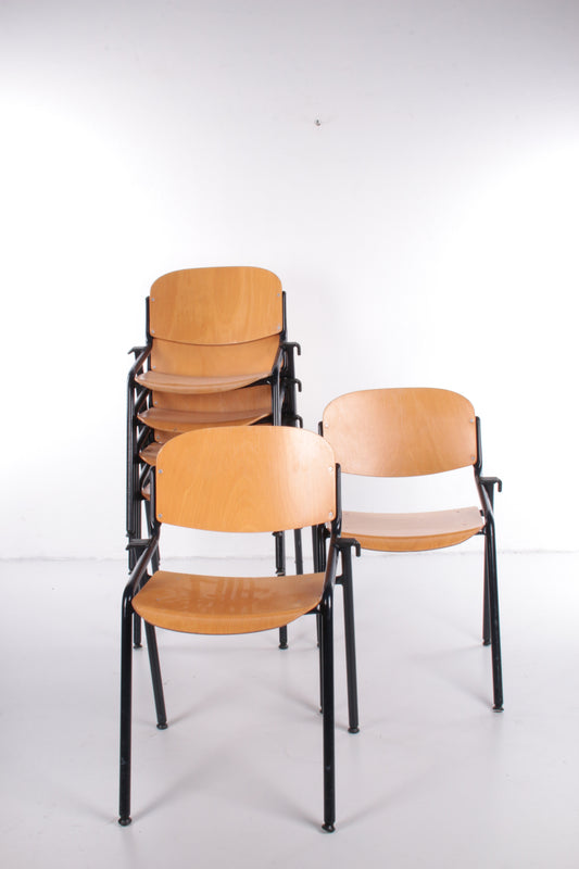 Eromes houten stoelen metalen stapelstoelen / schoolstoelen
