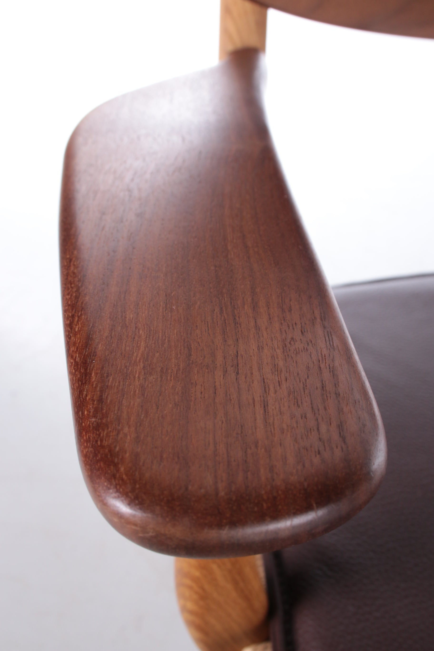 Model CH22 Lounge Chair by Hans J. Wegner for Carl Hansen & Søn detail armleuning