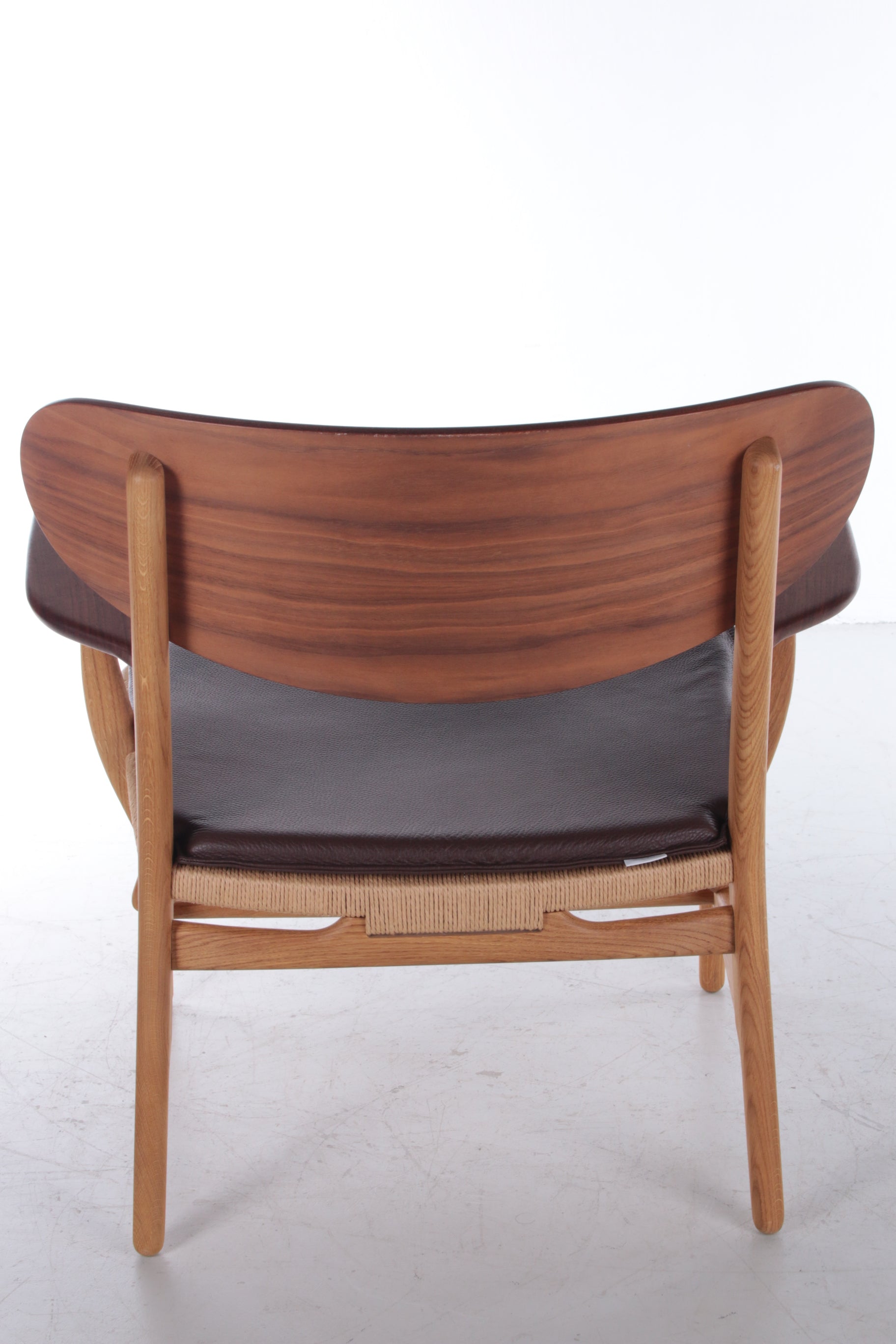 Model CH22 Lounge Chair by Hans J. Wegner for Carl Hansen & Søn achterkant
