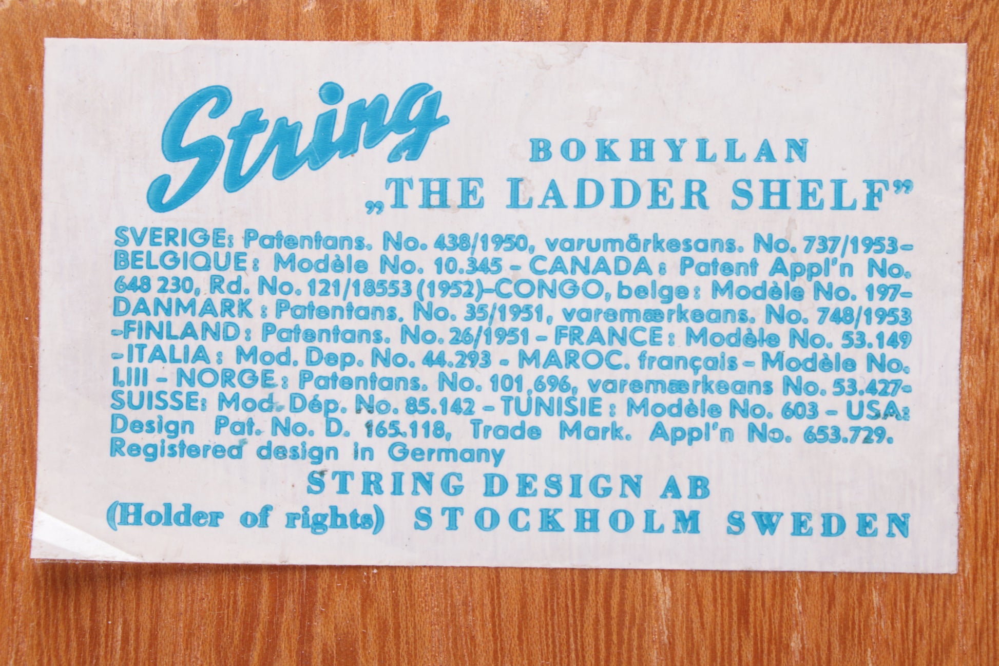The ladder shelf wall unit by Nisse Strinning for String Design AB, 1950s detail sticker naam maker