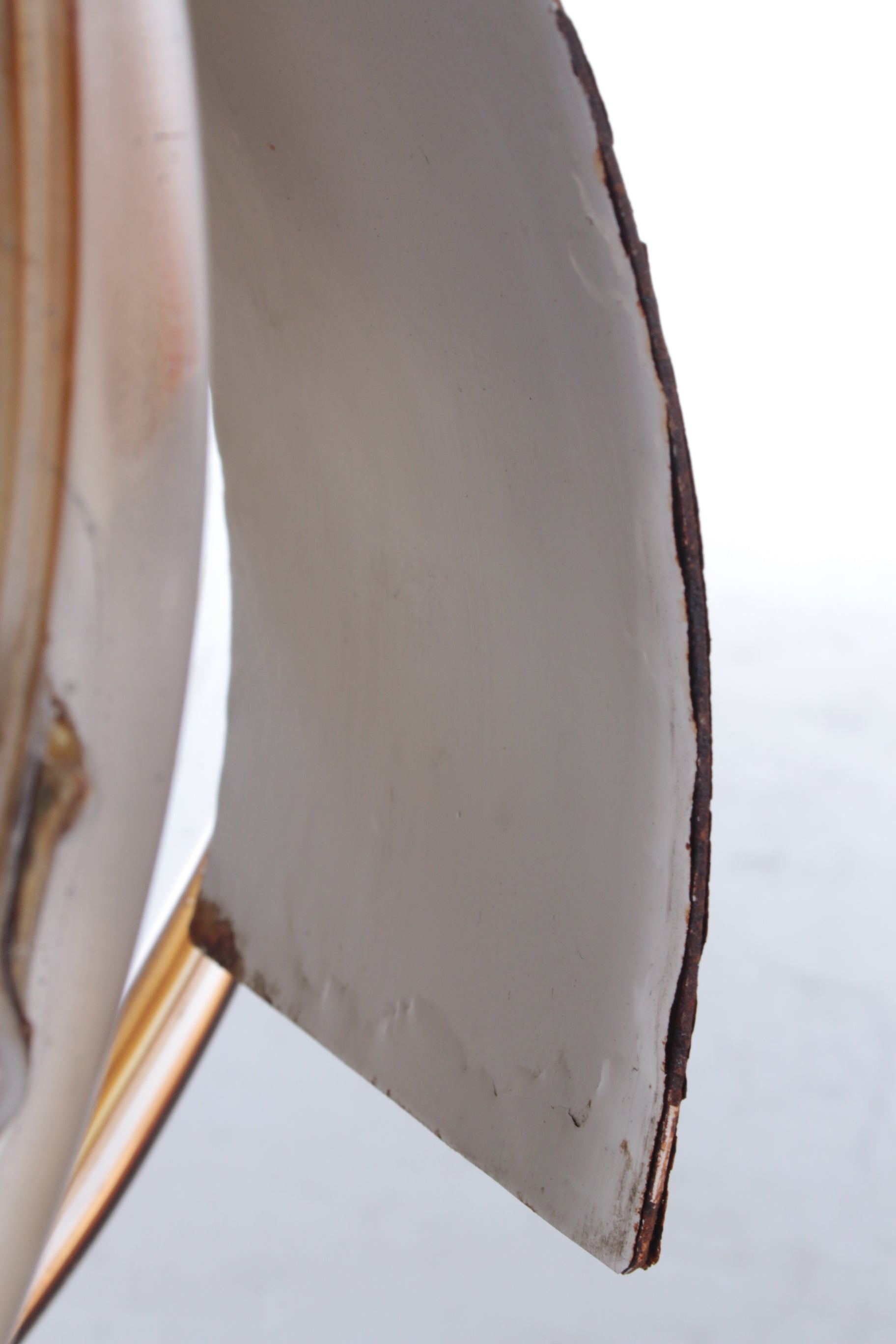 Zeldzaam mooie Franse tafellamp ontwerp van Jean-Pierre Alary,Frankrijk. detail metaal