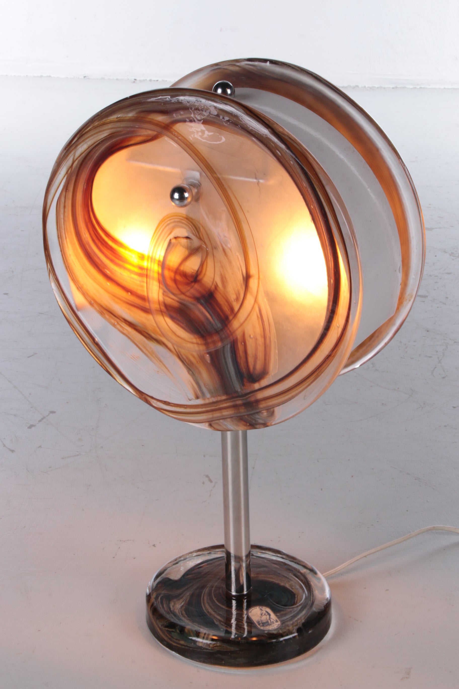 Zeldzaam mooie Franse tafellamp ontwerp van Jean-Pierre Alary,Frankrijk. licht aan