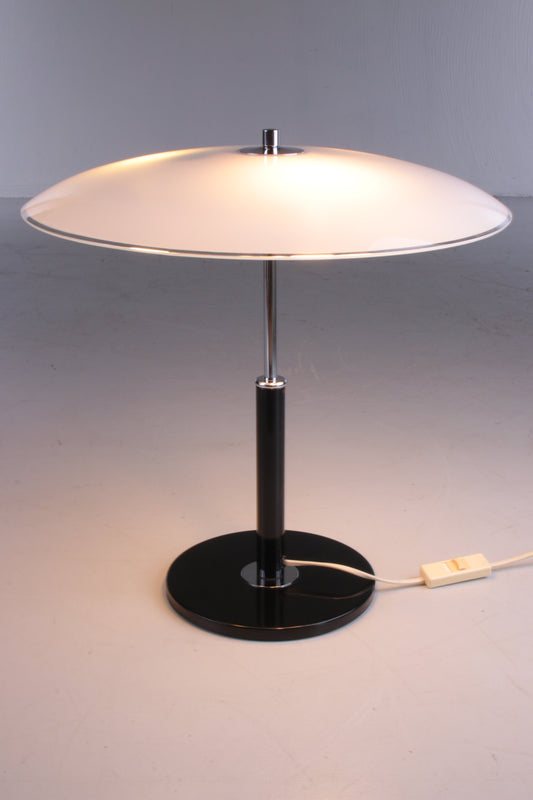 Vintage Mushroom Bureaulamp Model B8802 Chrome met Opaalglas voorkant licht aan